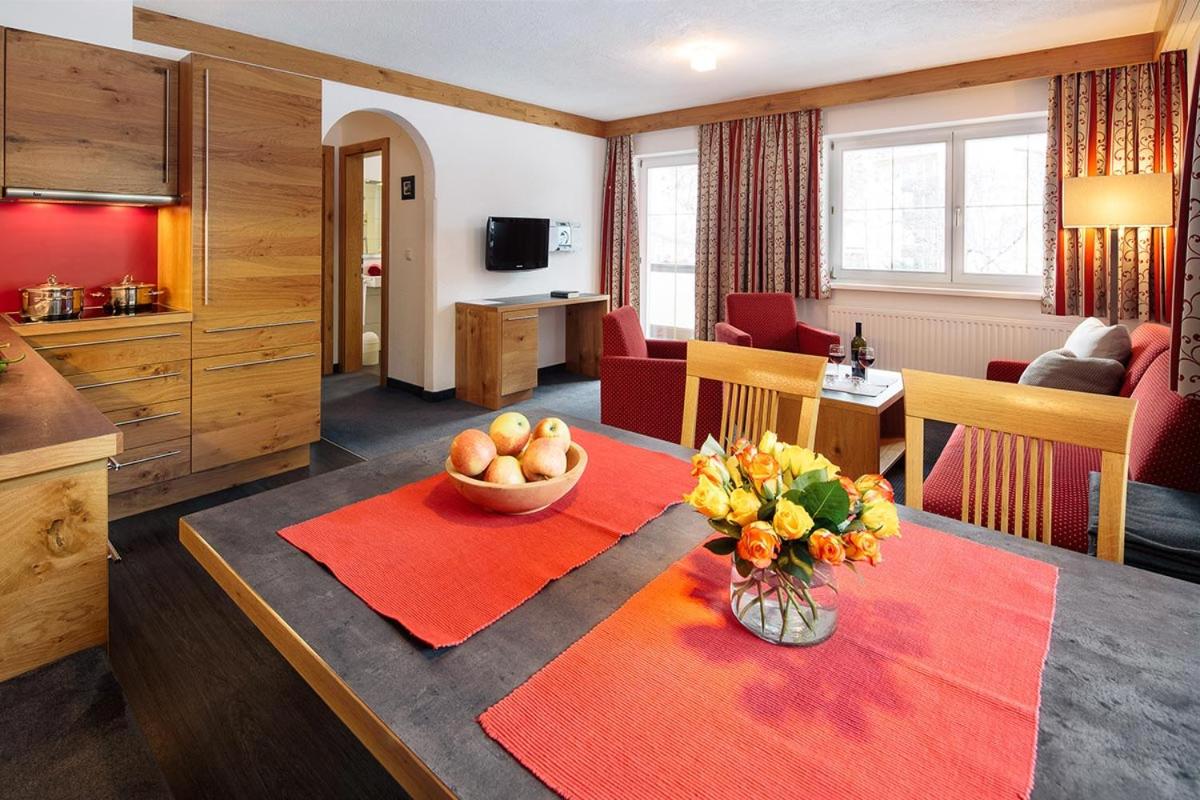 Two-Bedroom Apartment with Balcony and Terrace photo 2