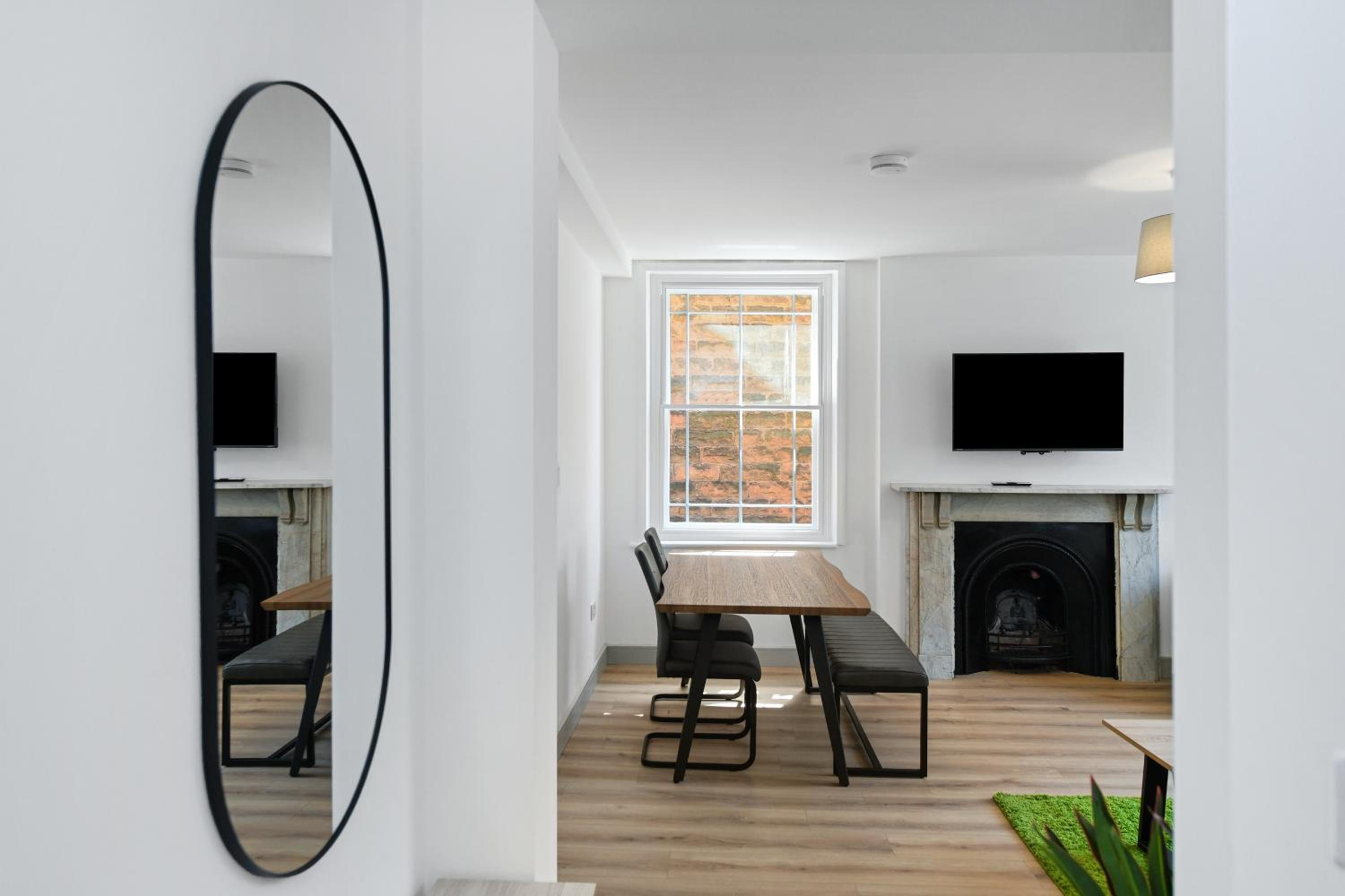 One-Bedroom Apartment photo 2