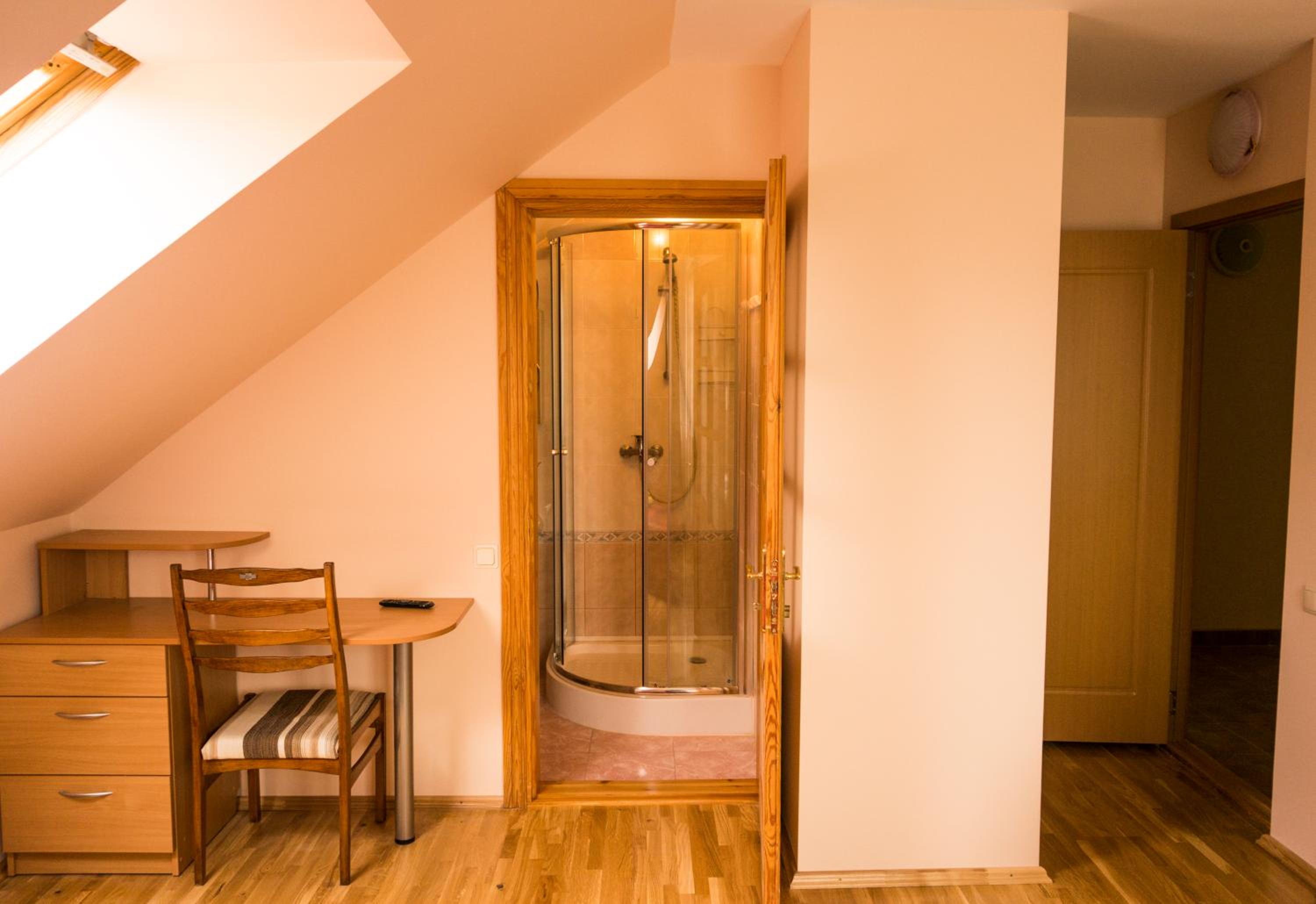 Apartment with Shower photo 3