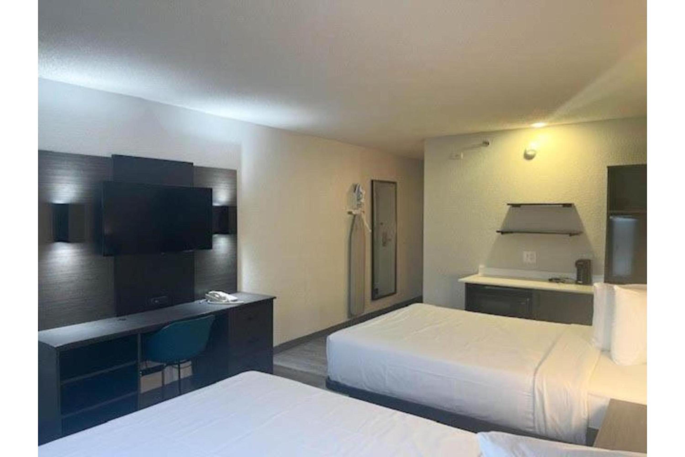 Double Room with Two Double Beds Smoking