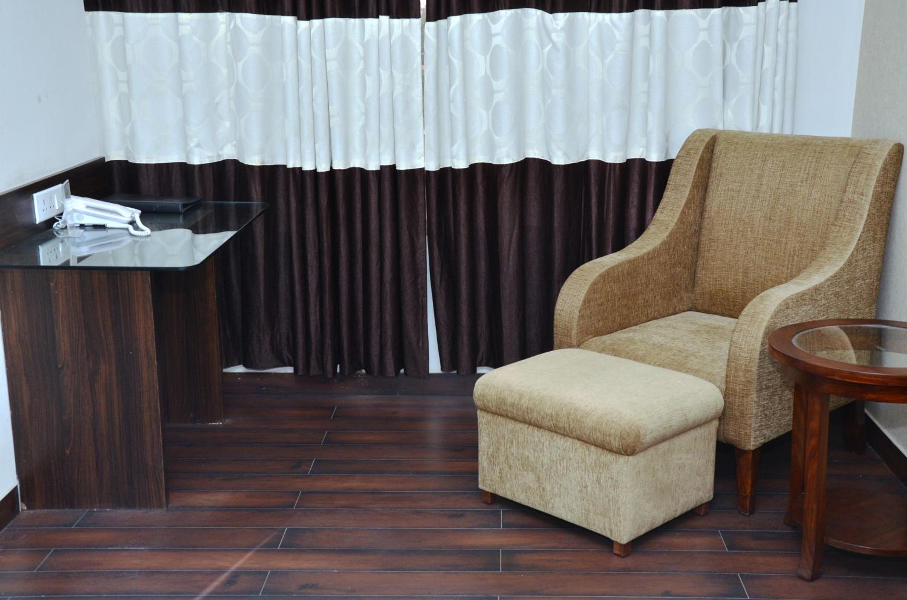 Executive Suite - Photo 3