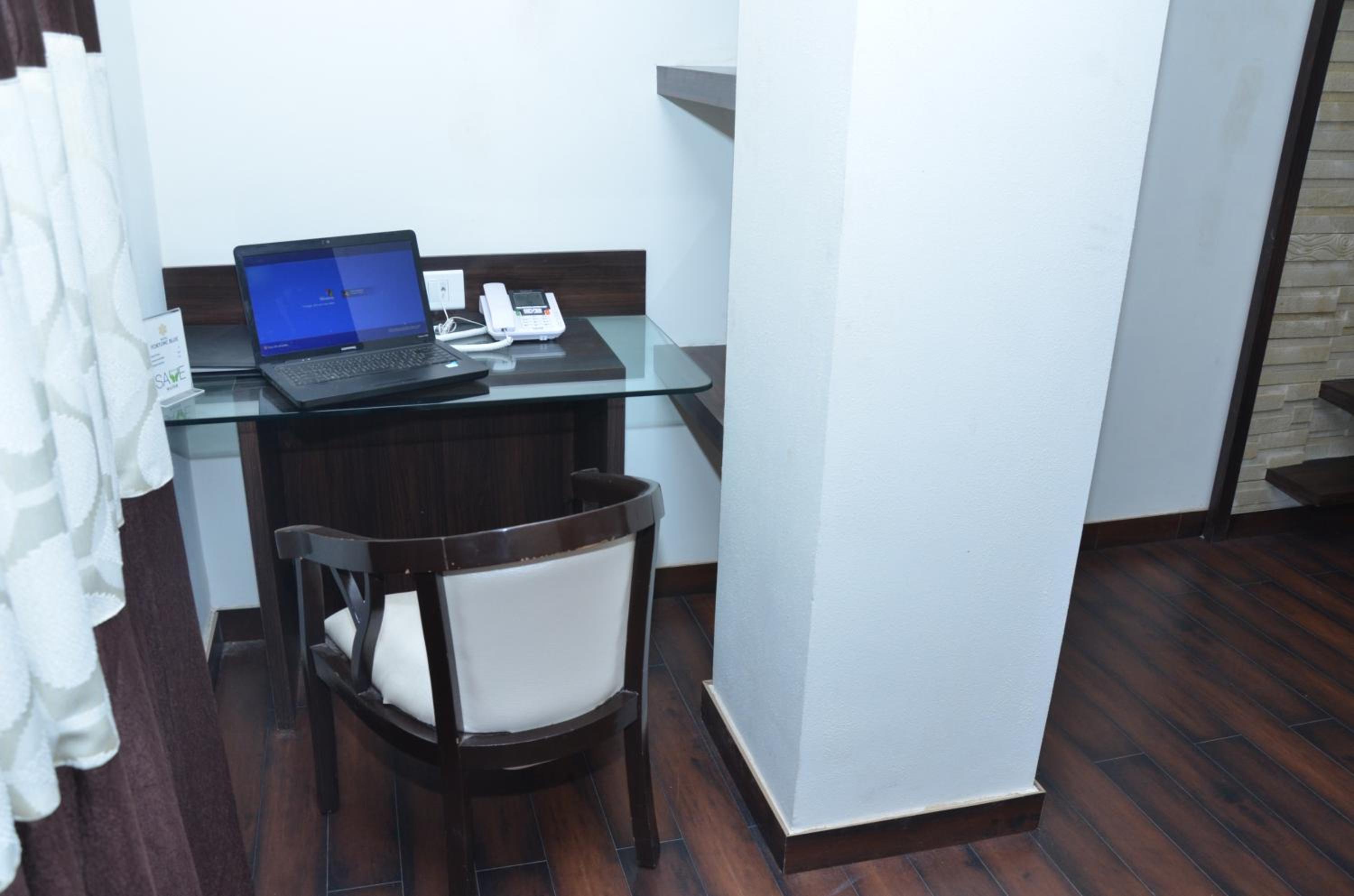 Executive Suite - Photo 4