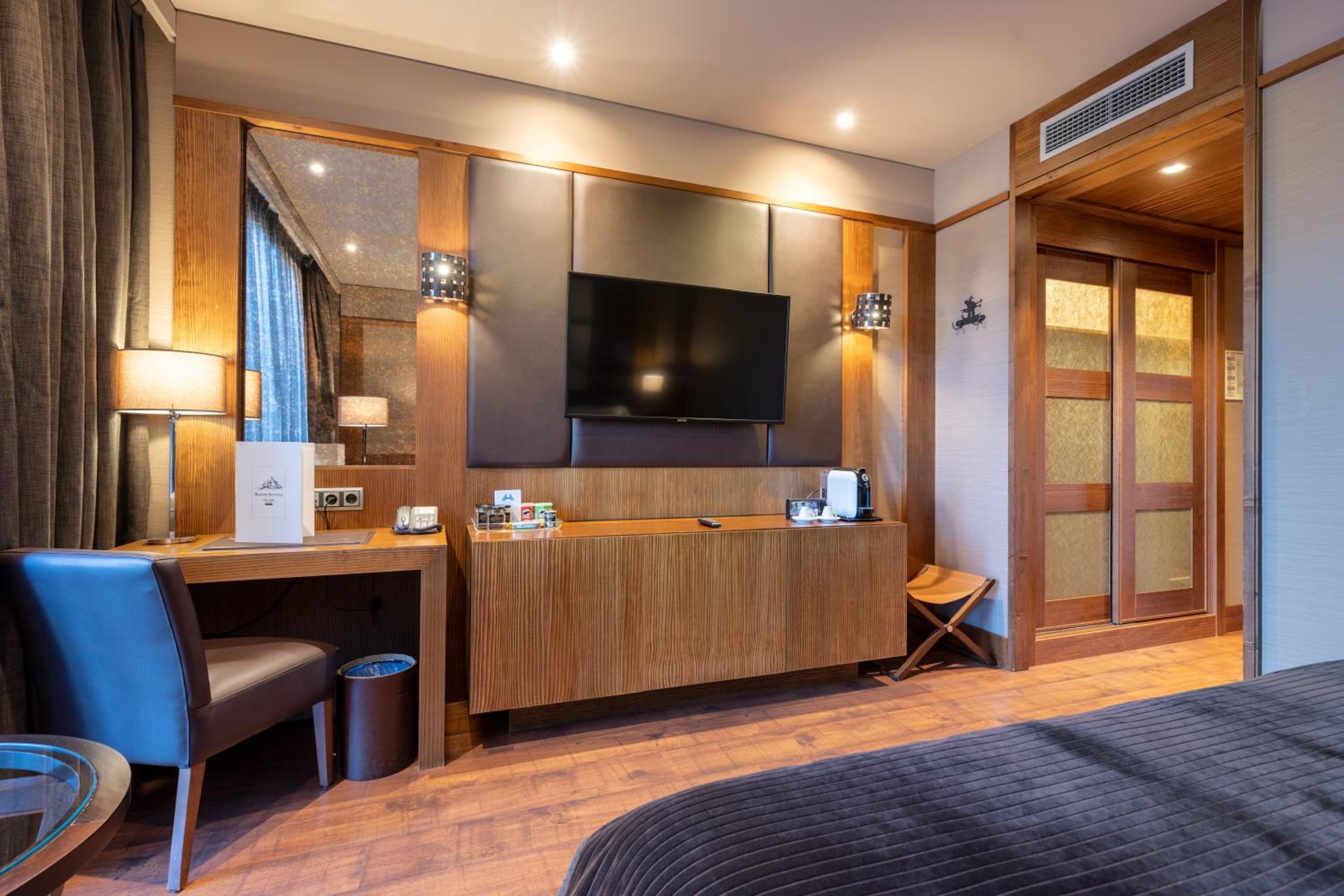 Neu Cabana Room