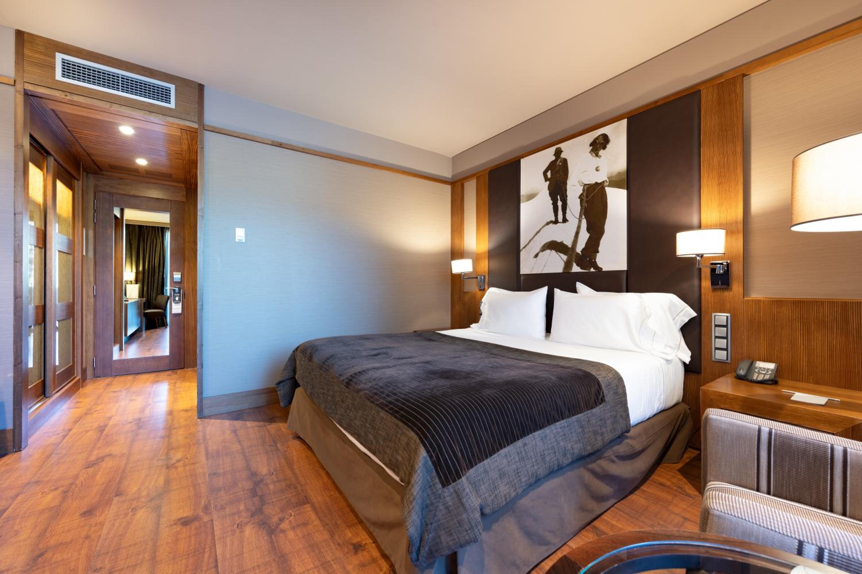 Neu Cabana Room