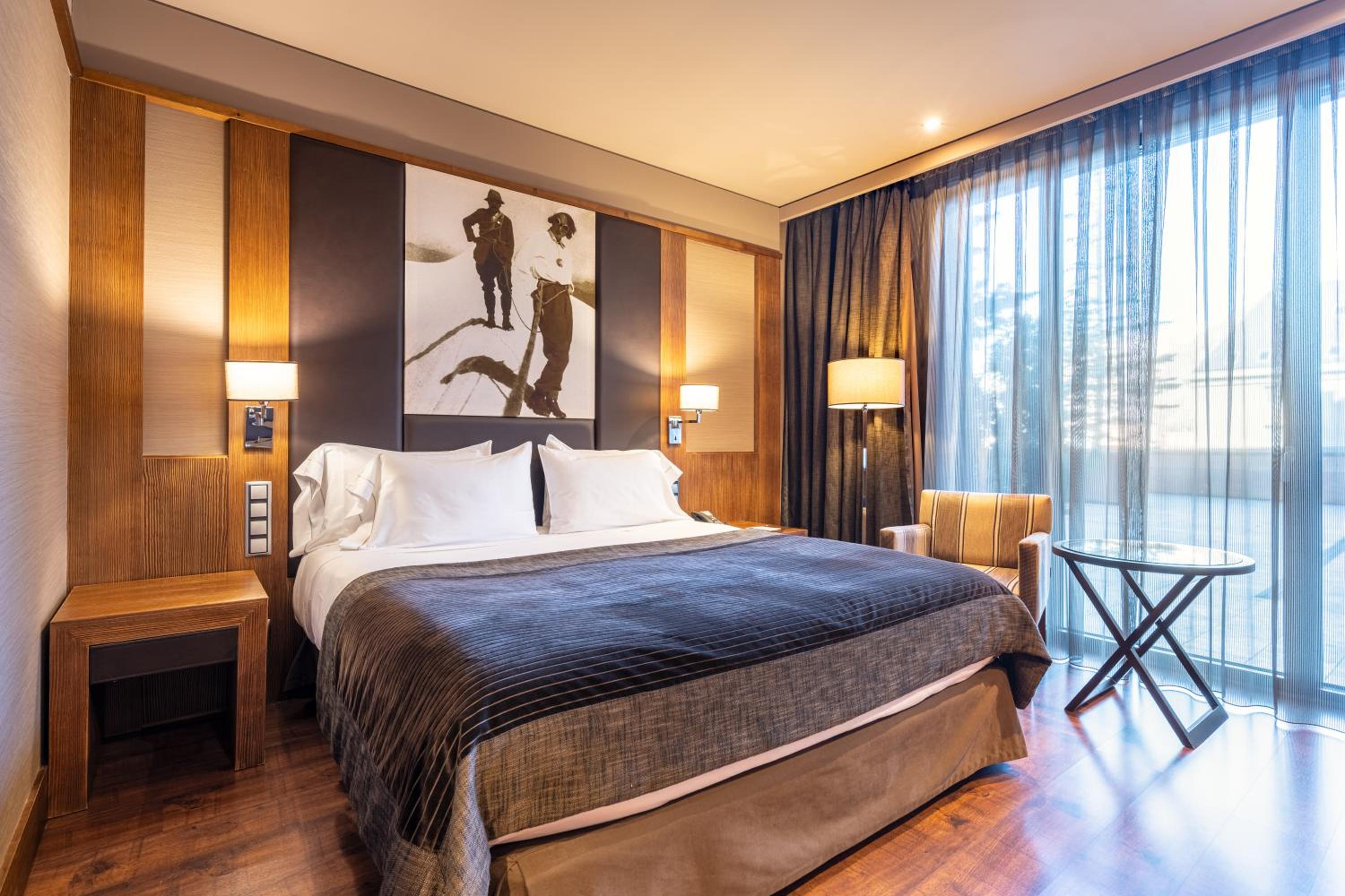 Neu Cabana Room