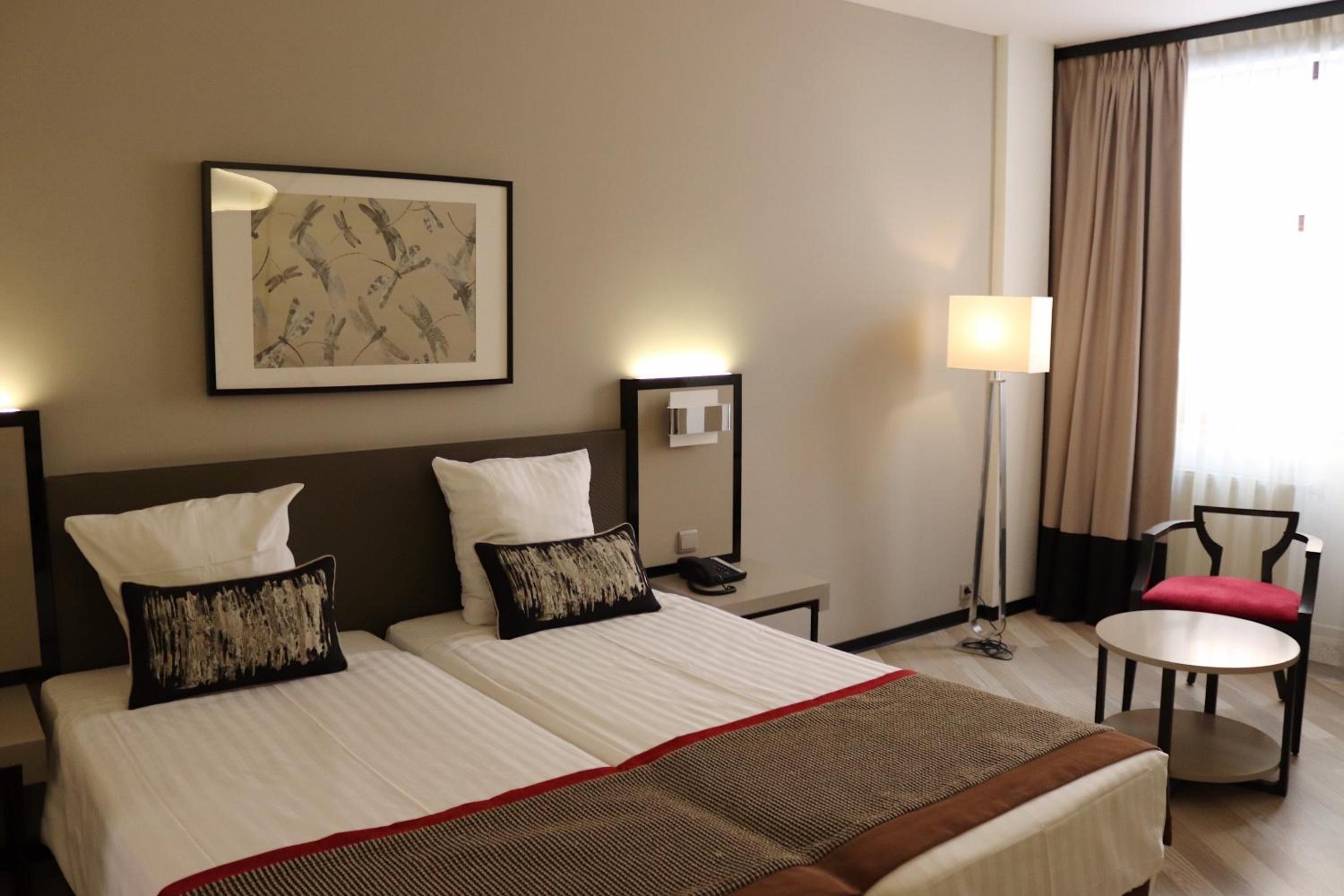 Executive Twin Room - Photo 4