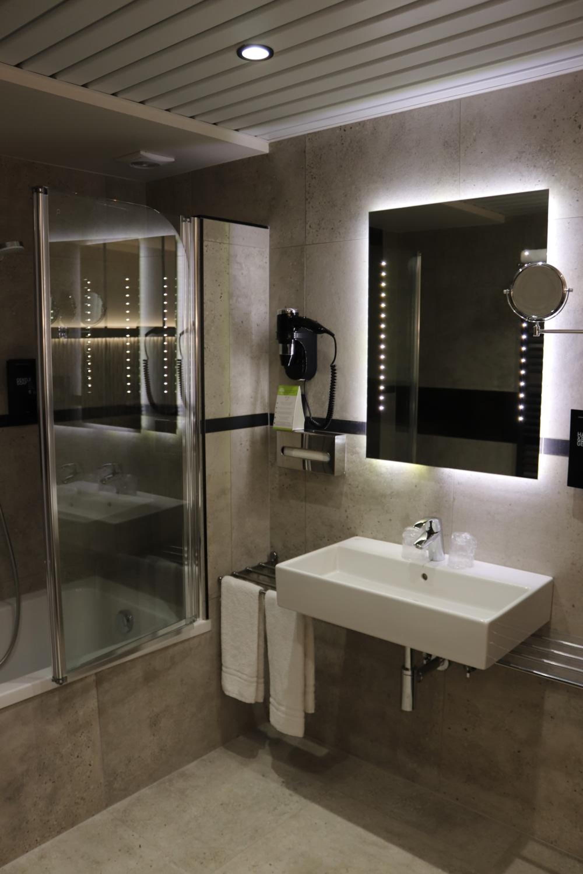 Executive Twin Room - Photo 6