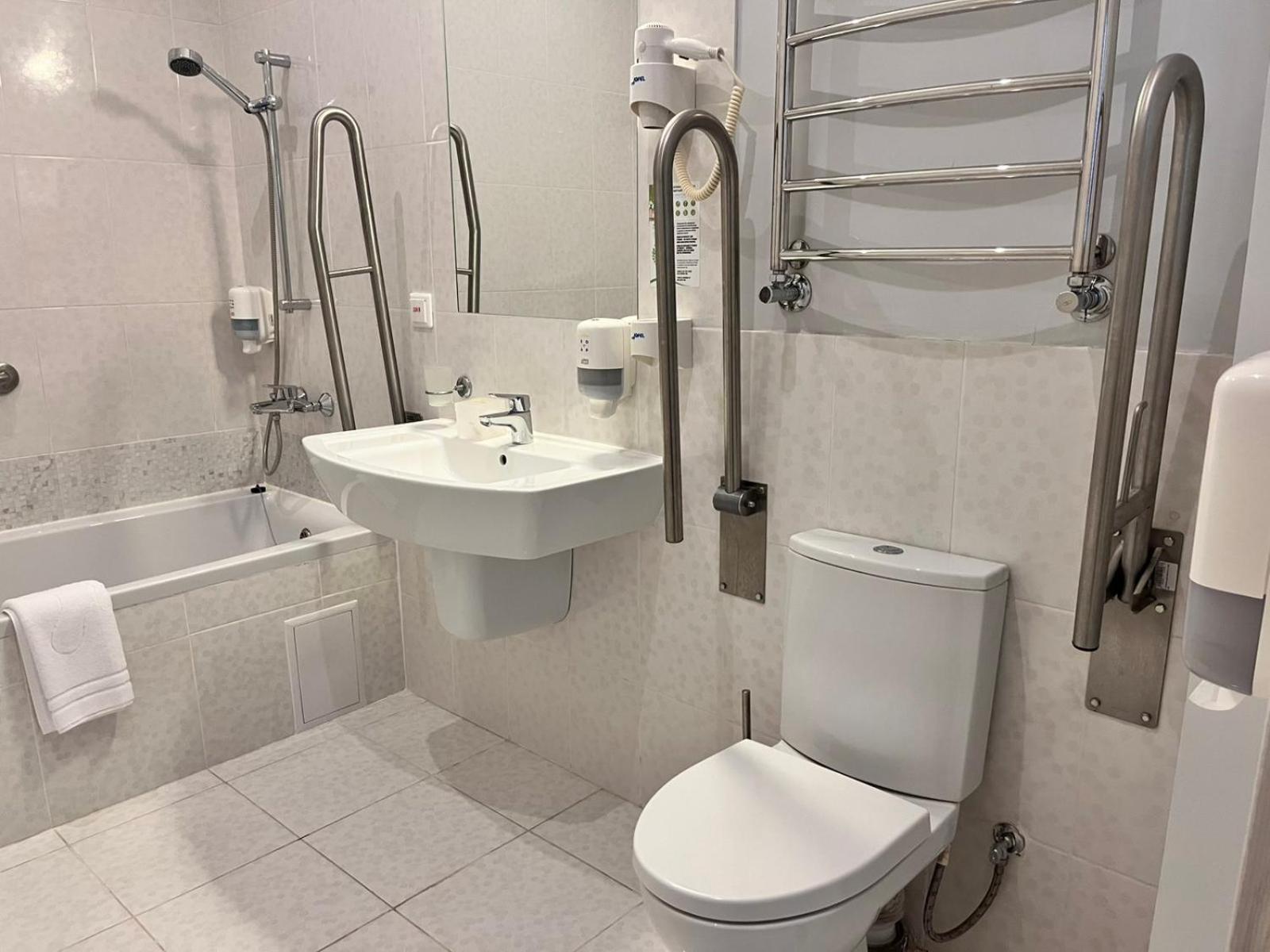 Queen Room - Disability Access
