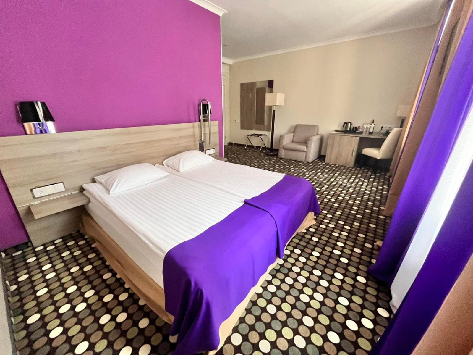 Queen Room - Disability Access