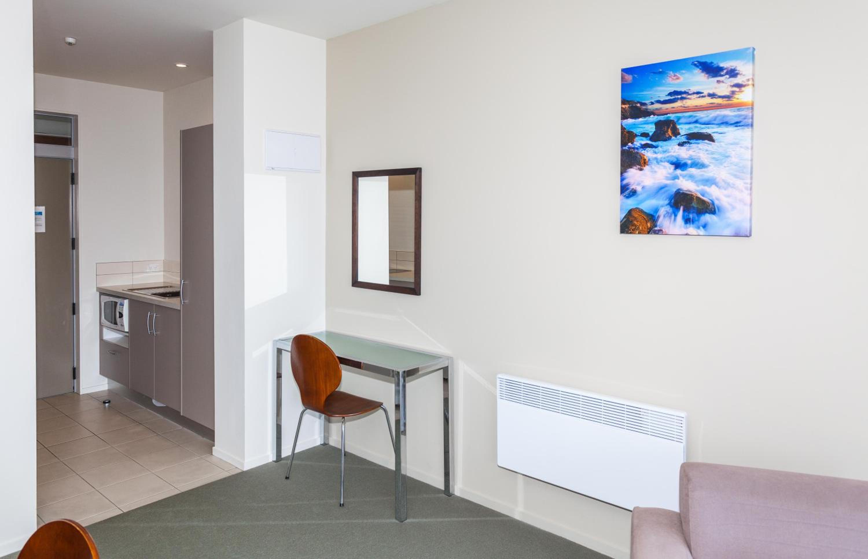 One-Bedroom Apartment Ground Floor - Photo 4