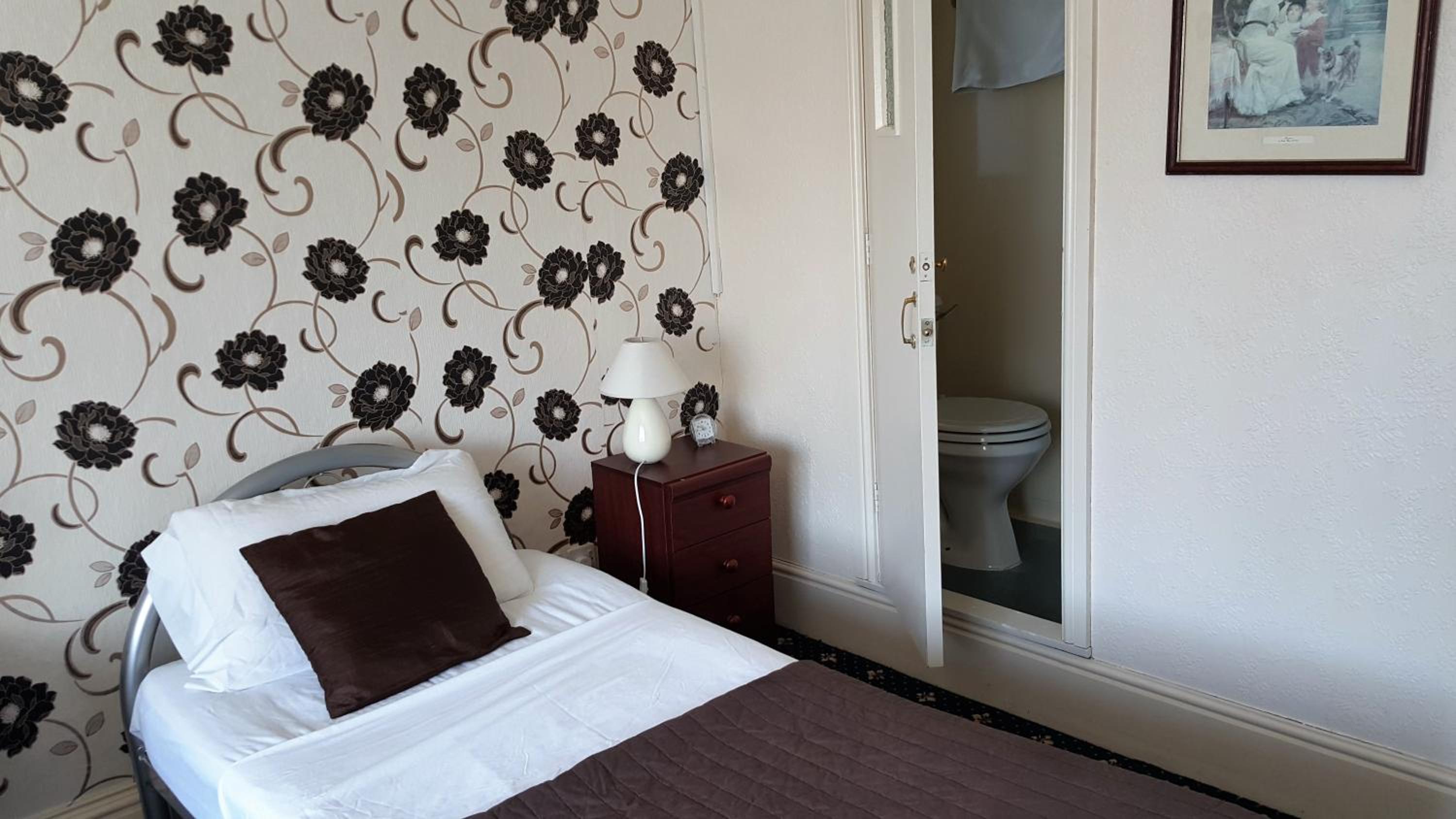 Twin Room with Shower