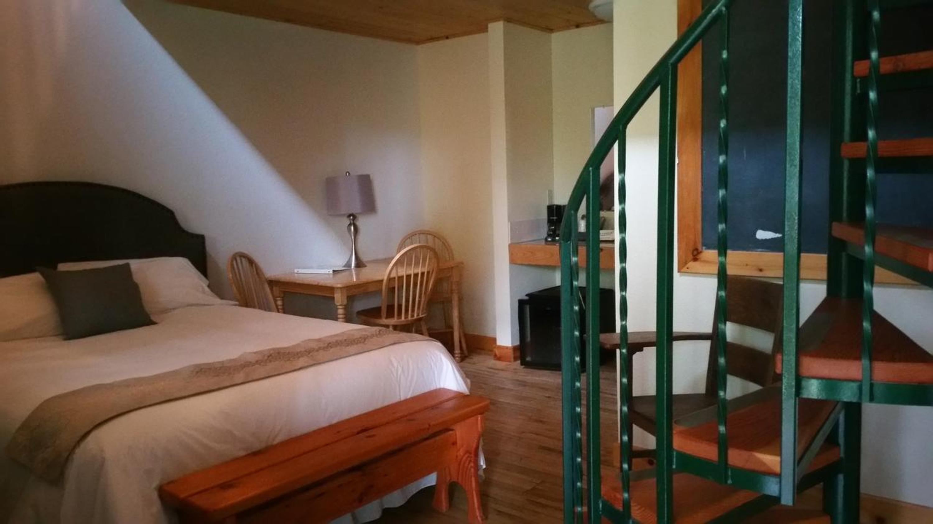 Deluxe Queen Room