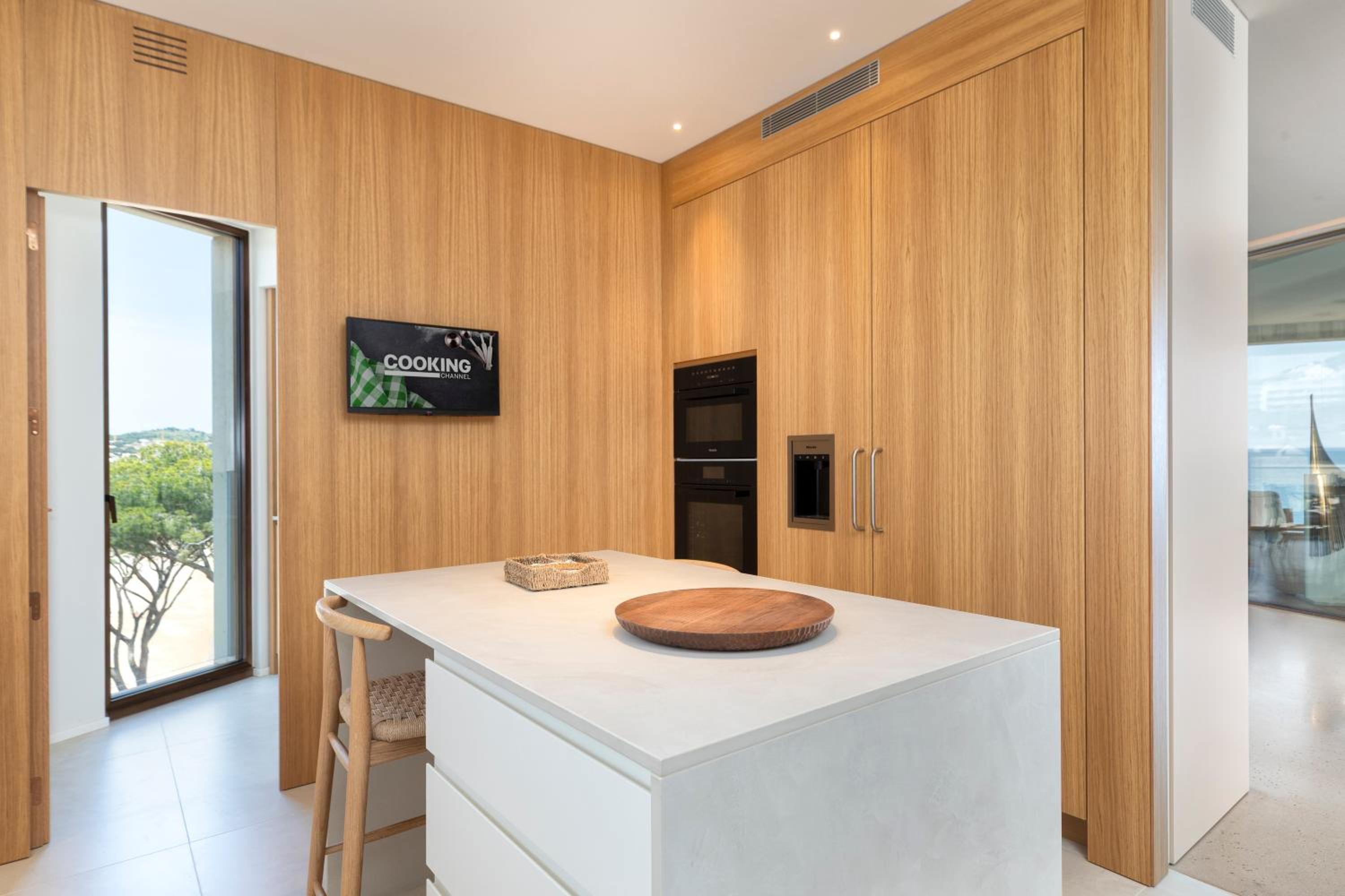Two-Bedroom Apartment with Terrace and Sea View