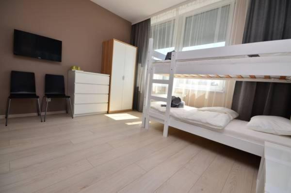Economy Triple Room with Shared Bathroom photo 3