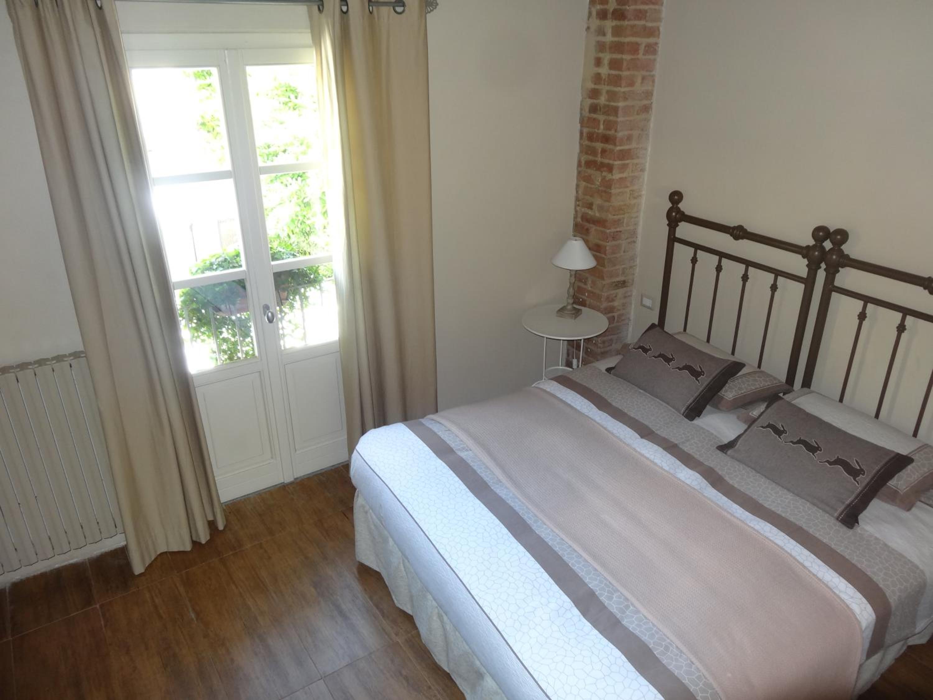 Double Room - Photo 9