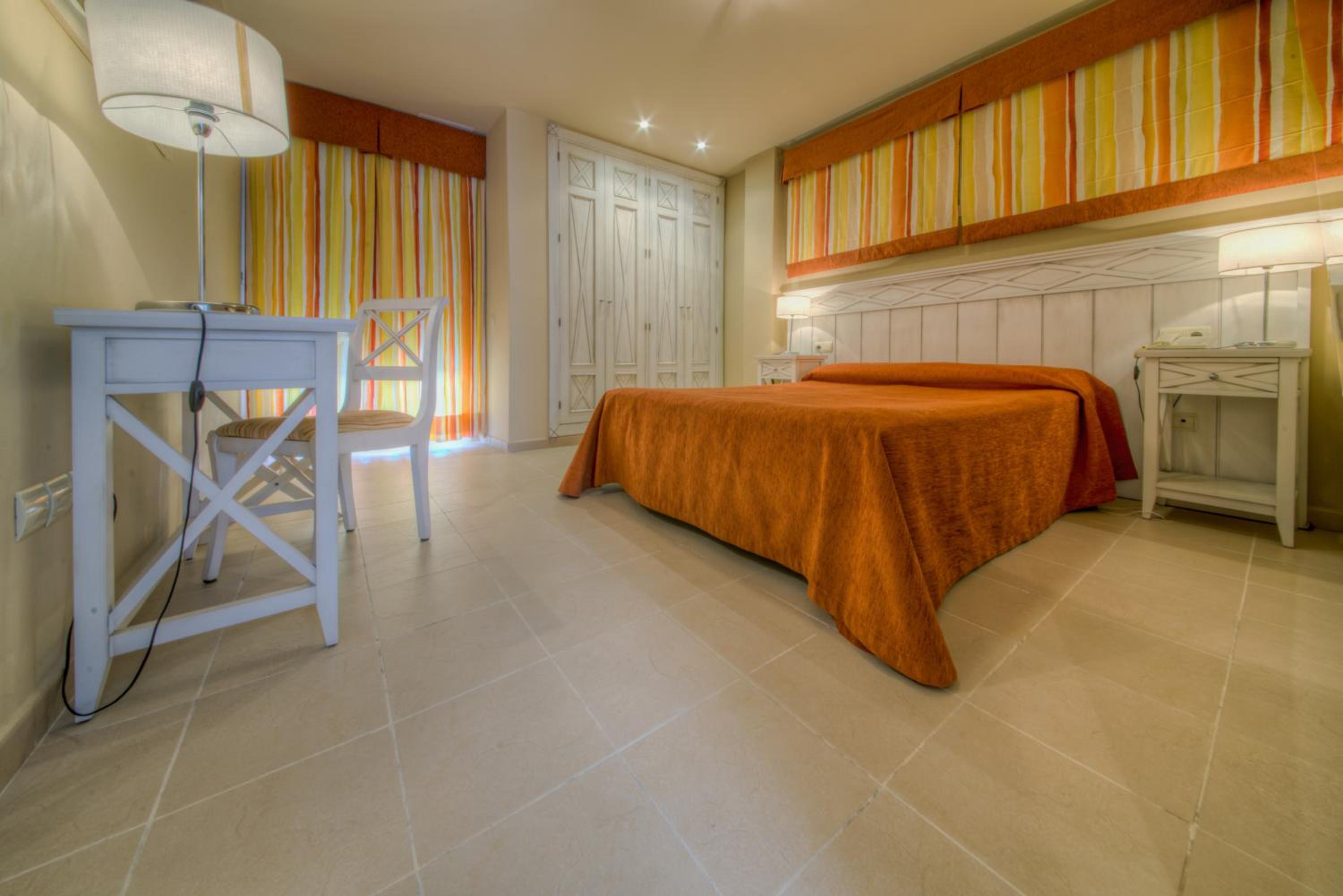 Two-Bedroom Apartment with Terrace (4 Adults) photo 2