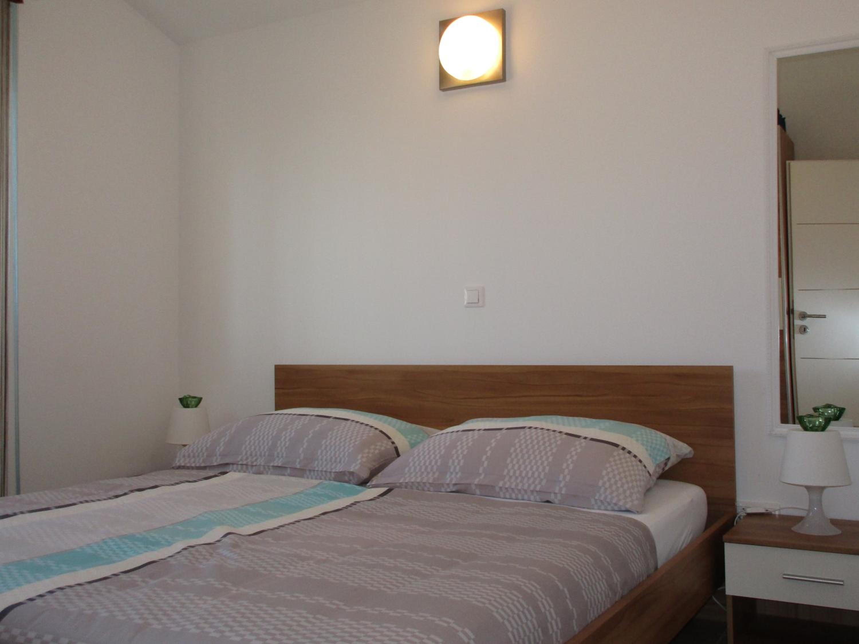 Apartment with Balcony and Sea View - Photo 25