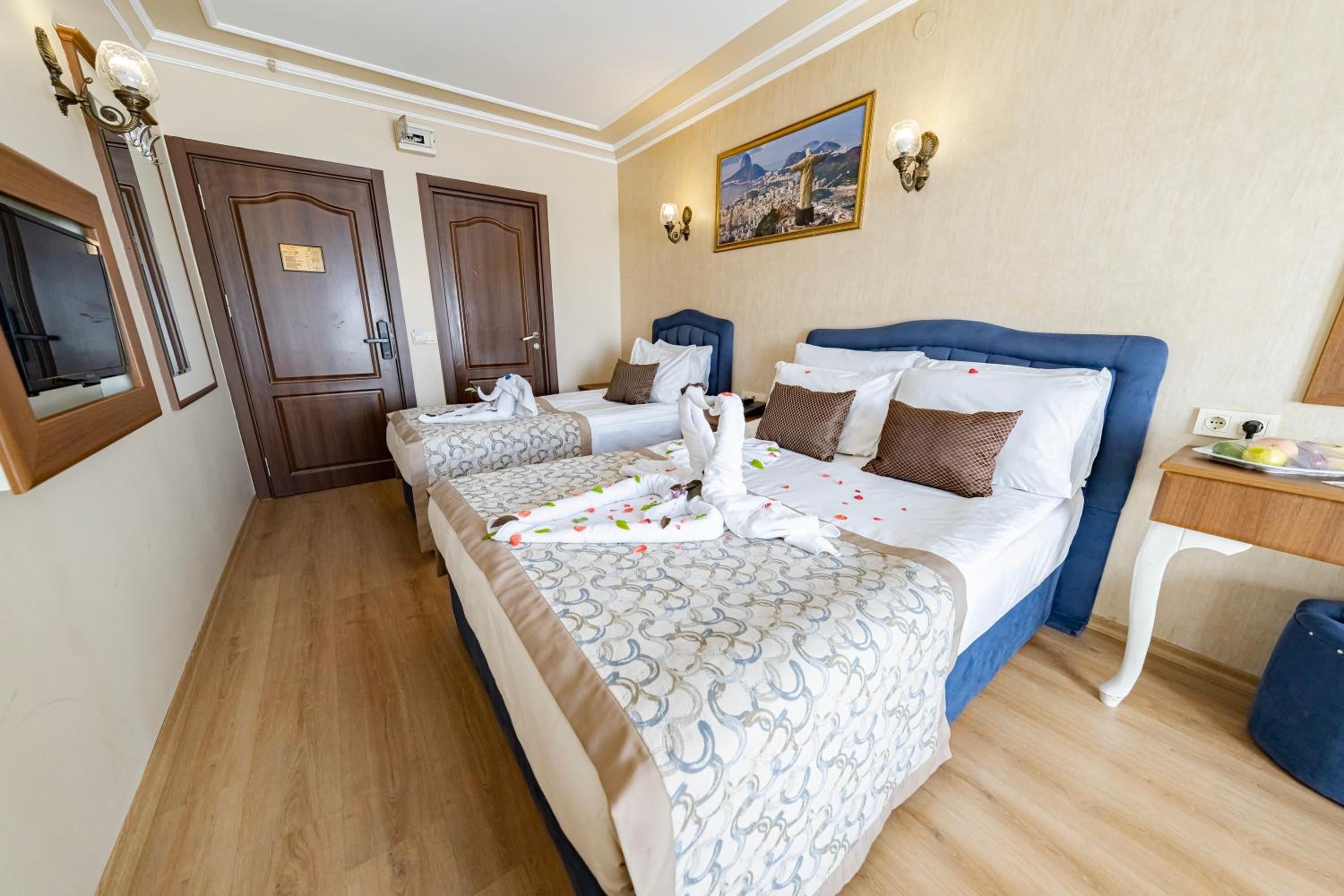Economy Double Room - Photo 9