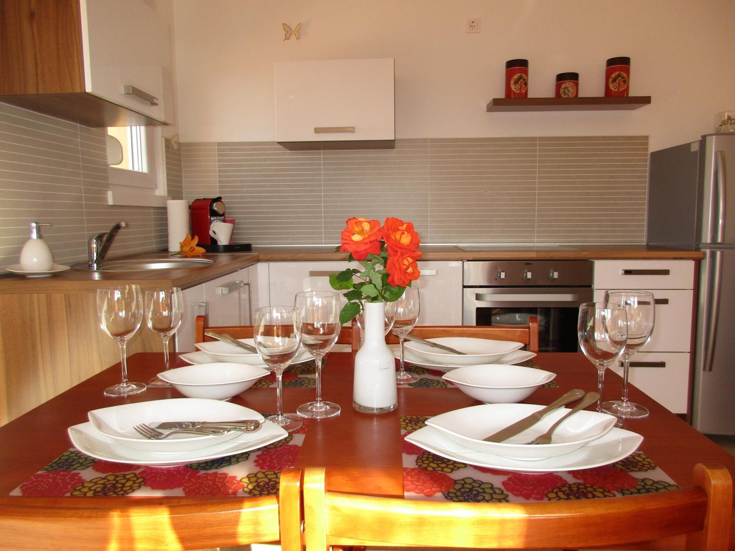 Apartment with Balcony and Sea View - Photo 19
