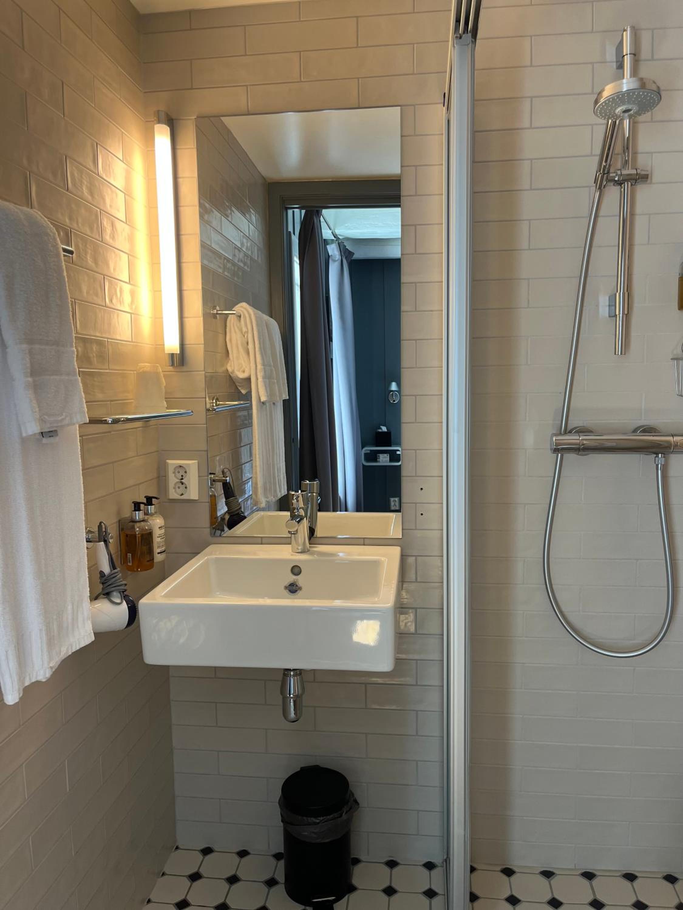 Double or Twin Room photo 3