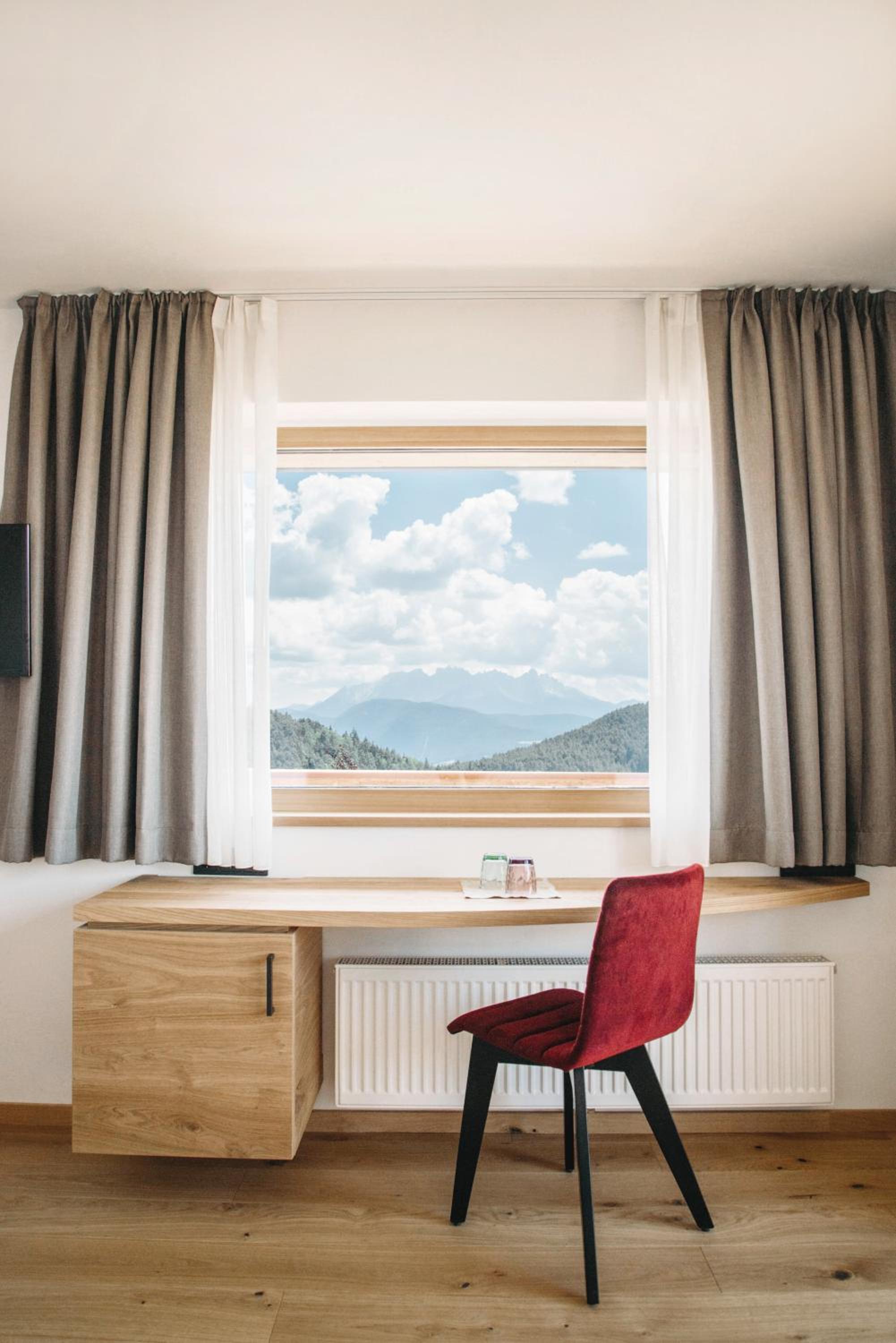 Deluxe Double Room with Balcony photo 2