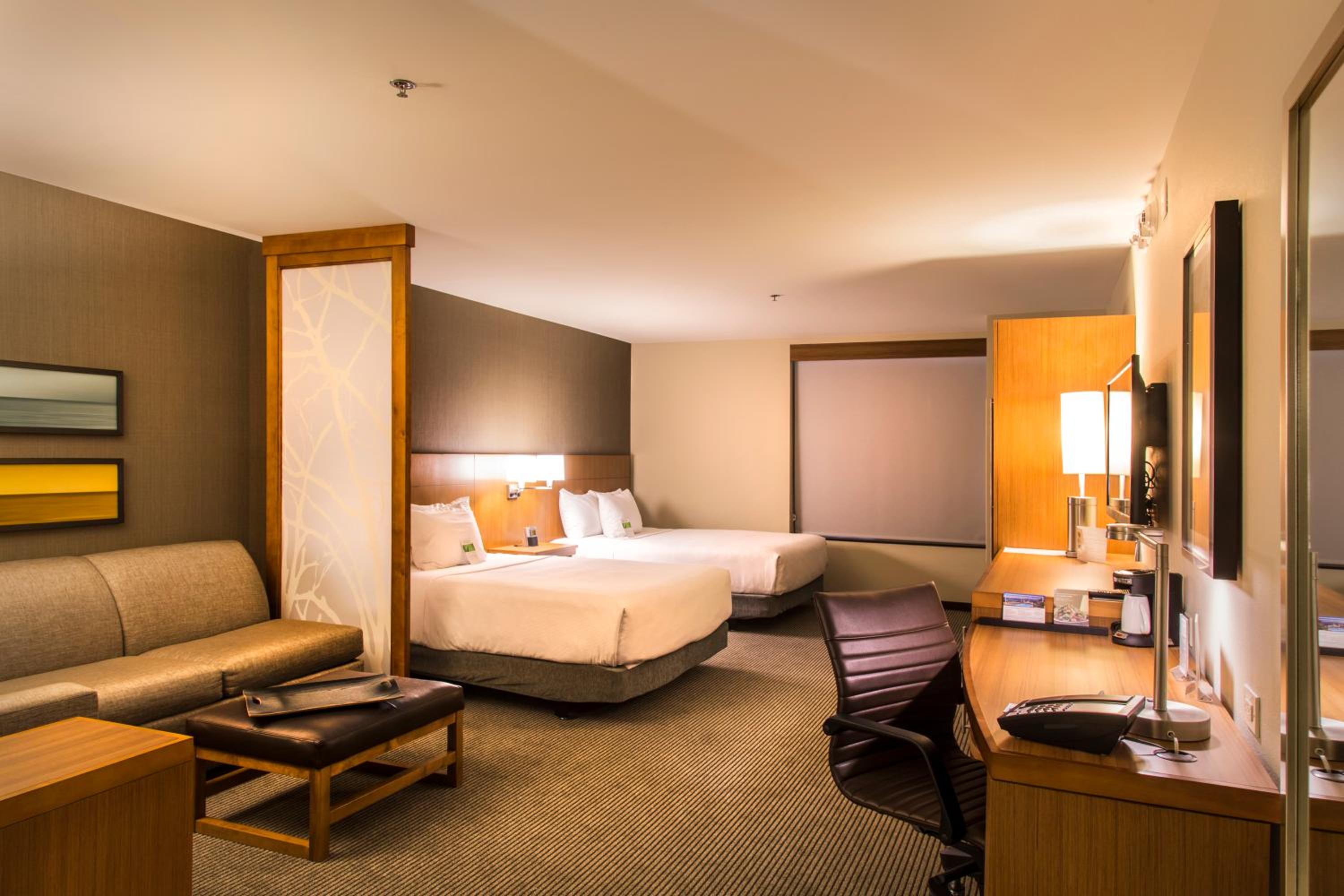 Queen Room with Two Queen Beds and Sofa Bed photo 1