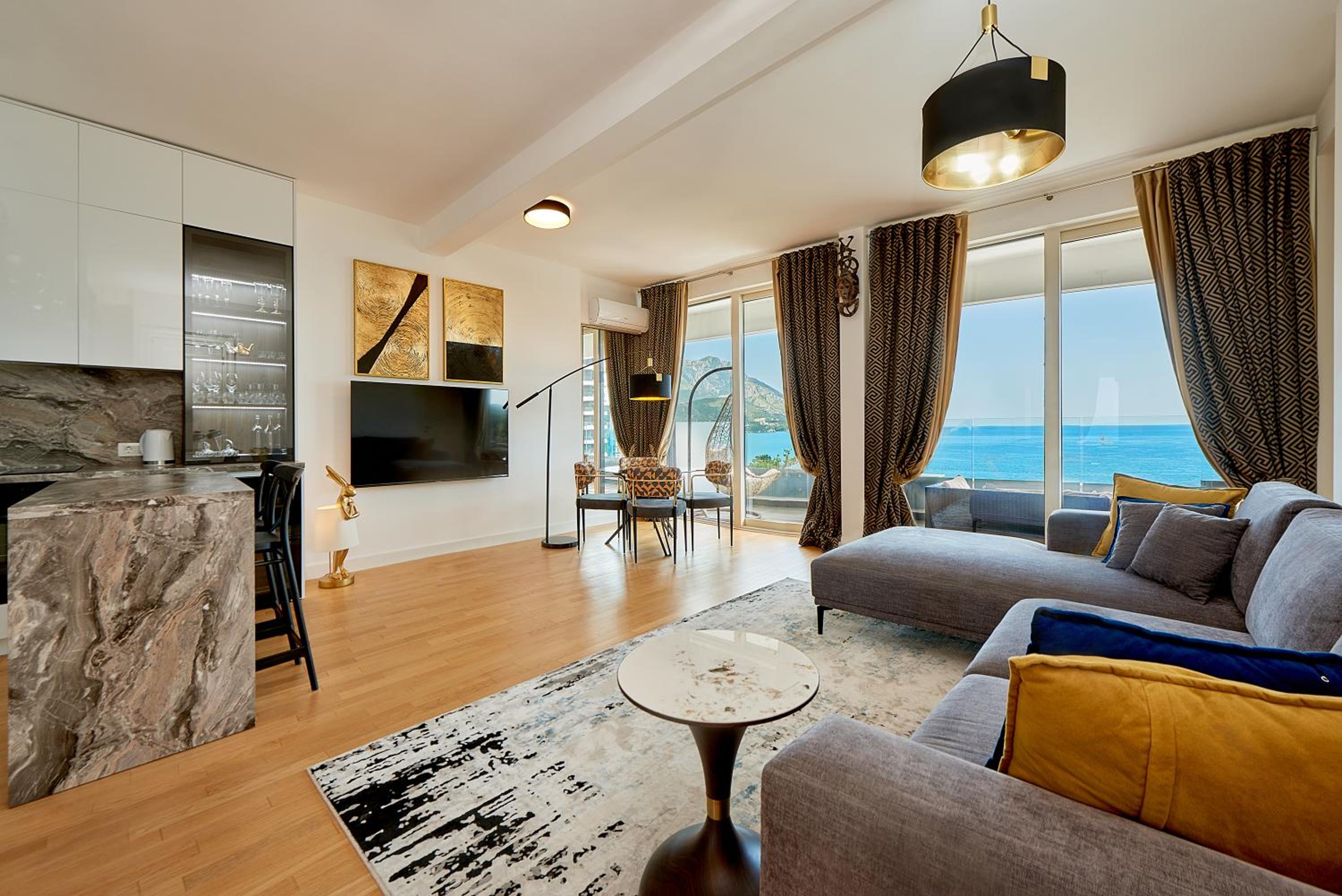 One-Bedroom Apartment with Balcony and Sea View photo 1
