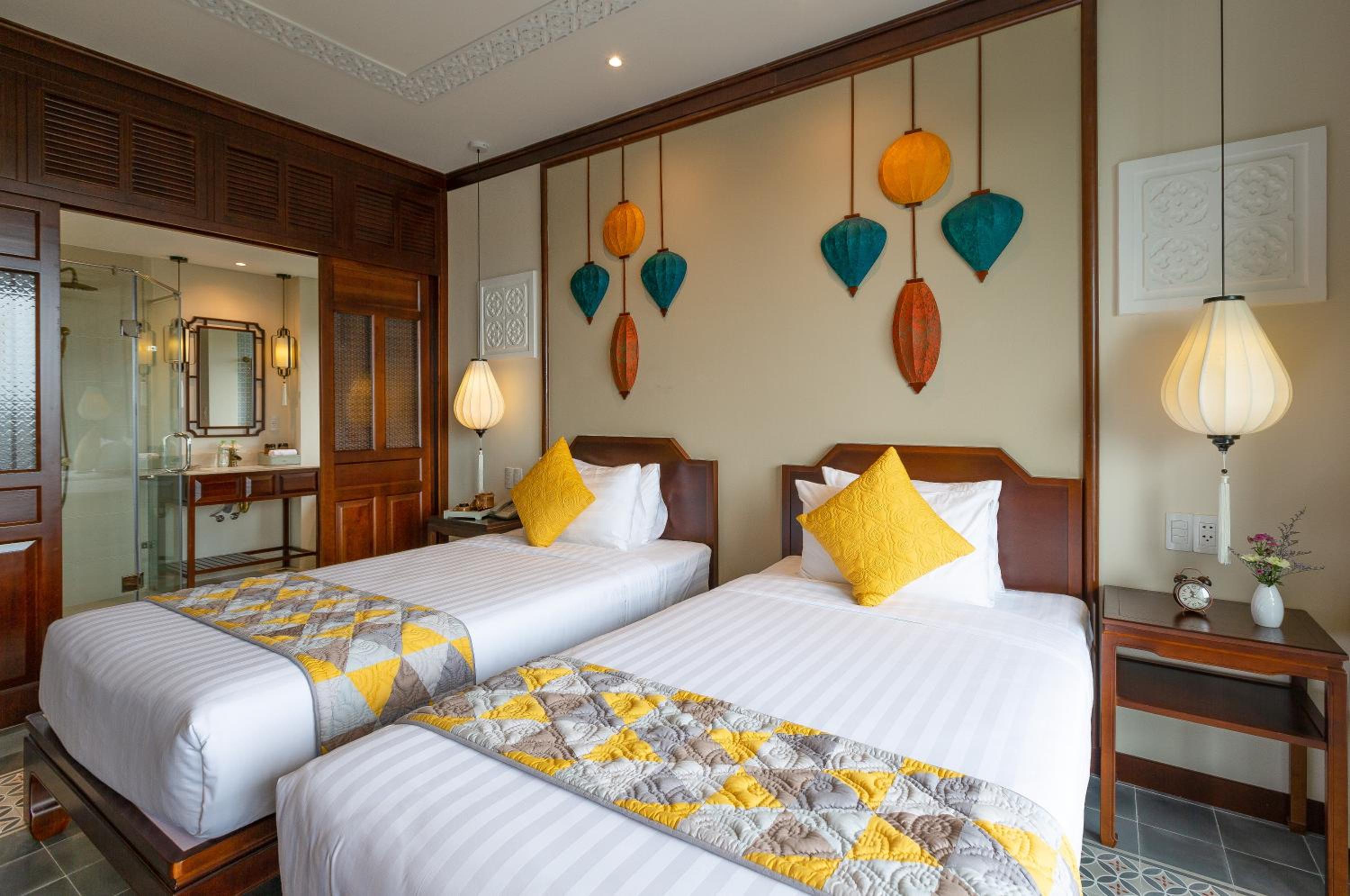 Essence Family Connecting Suite, Bathtub, Balcony with Courtyard View - Photo 4