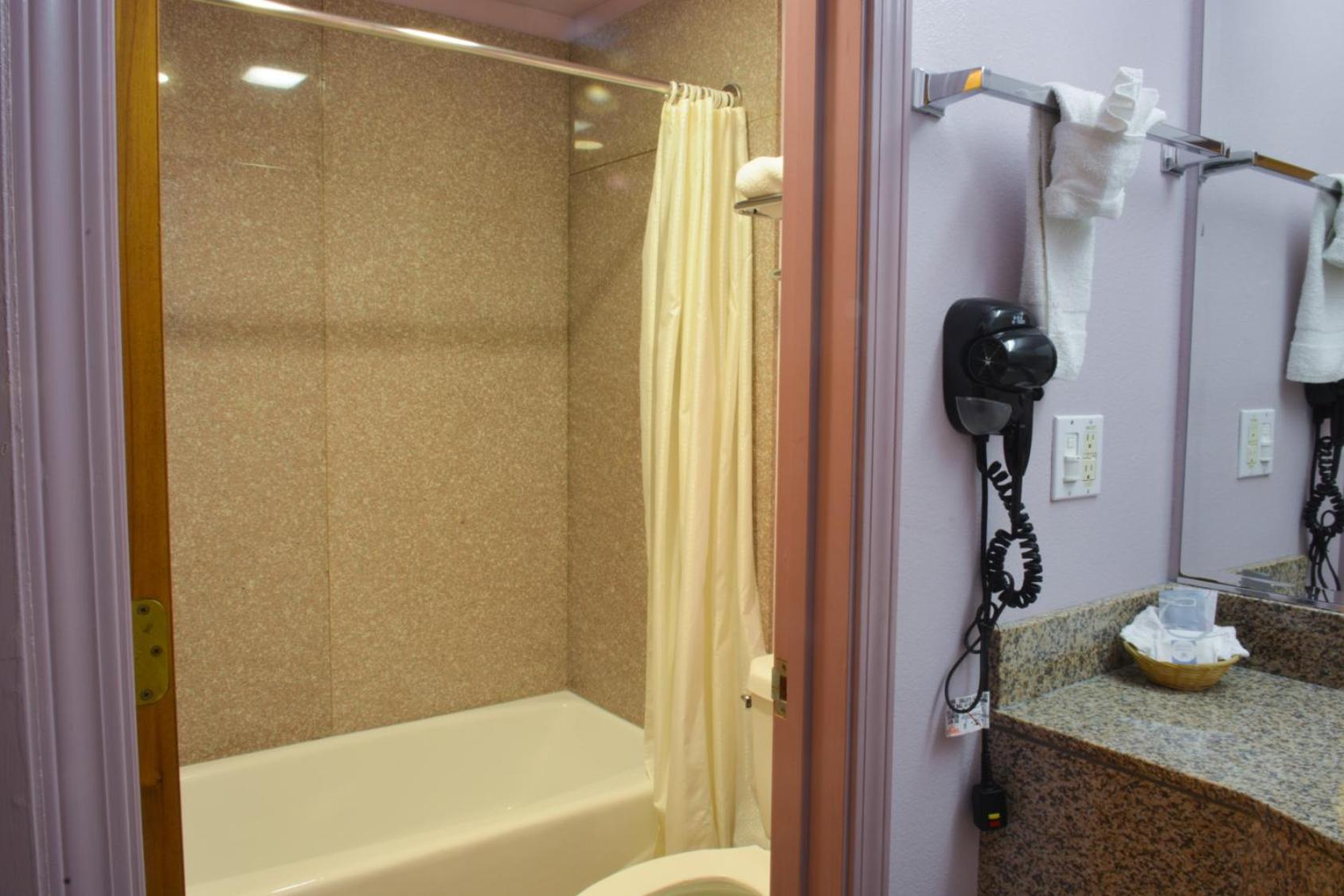 Double Room with Two Double Beds - Photo 3