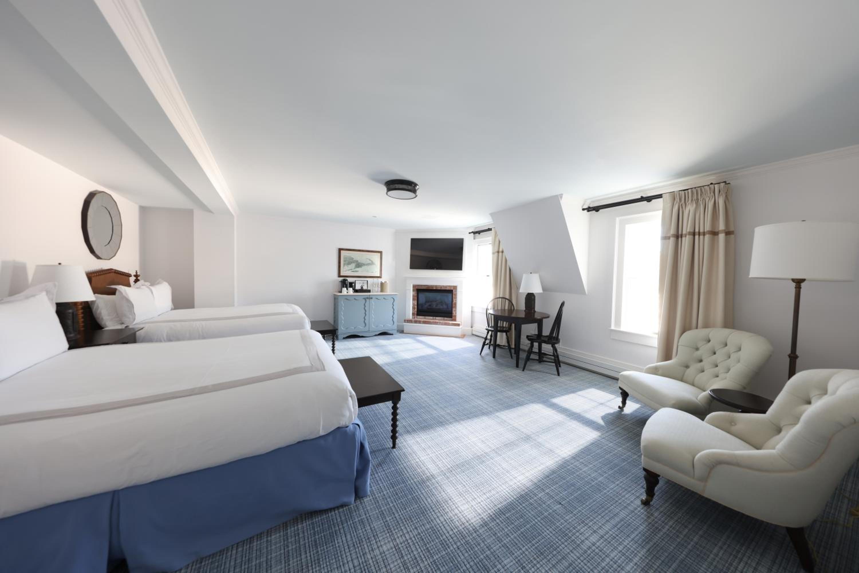 Deluxe Queen Room - Main Building