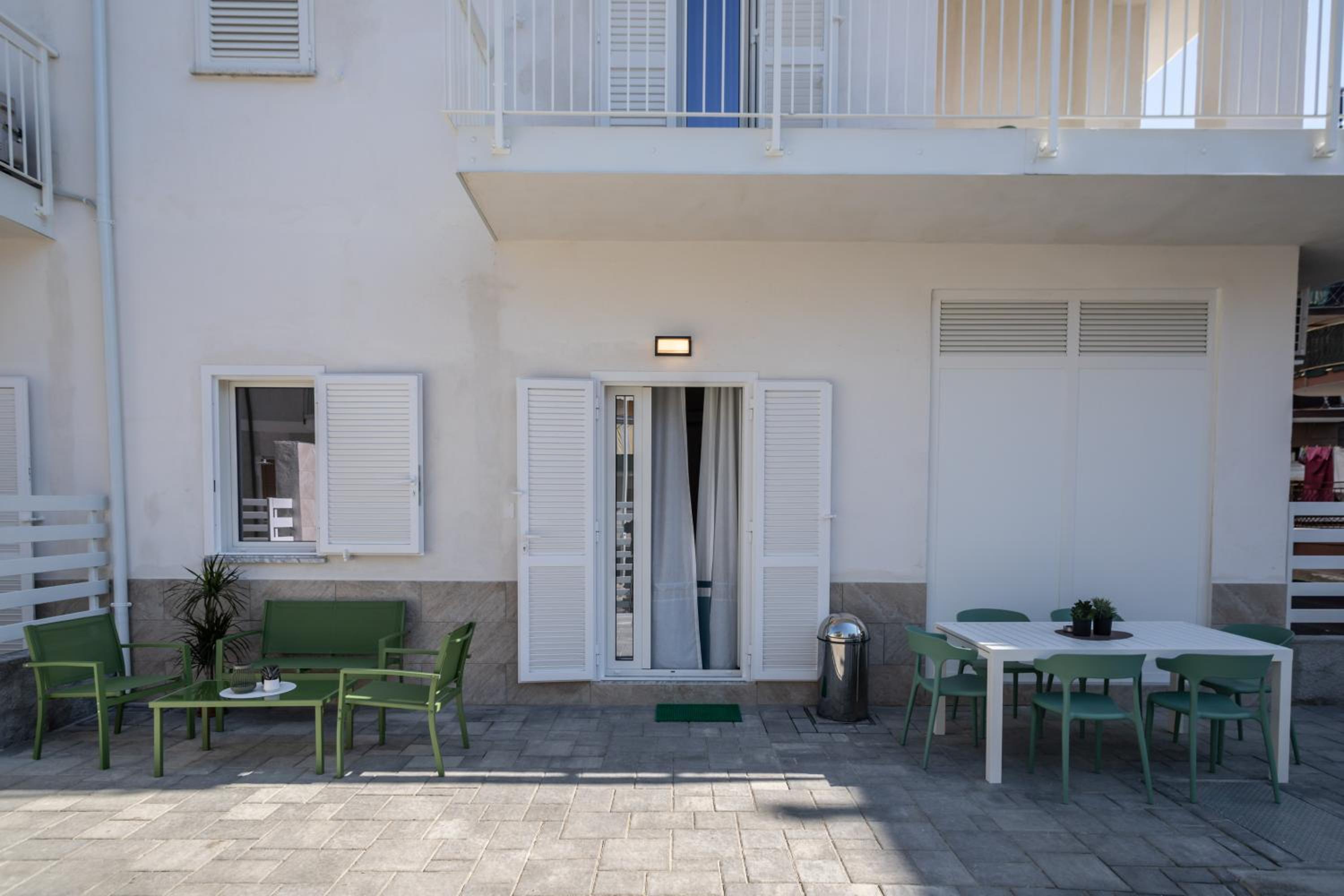 Two-Bedroom Apartment with Balcony and Terrace photo 2