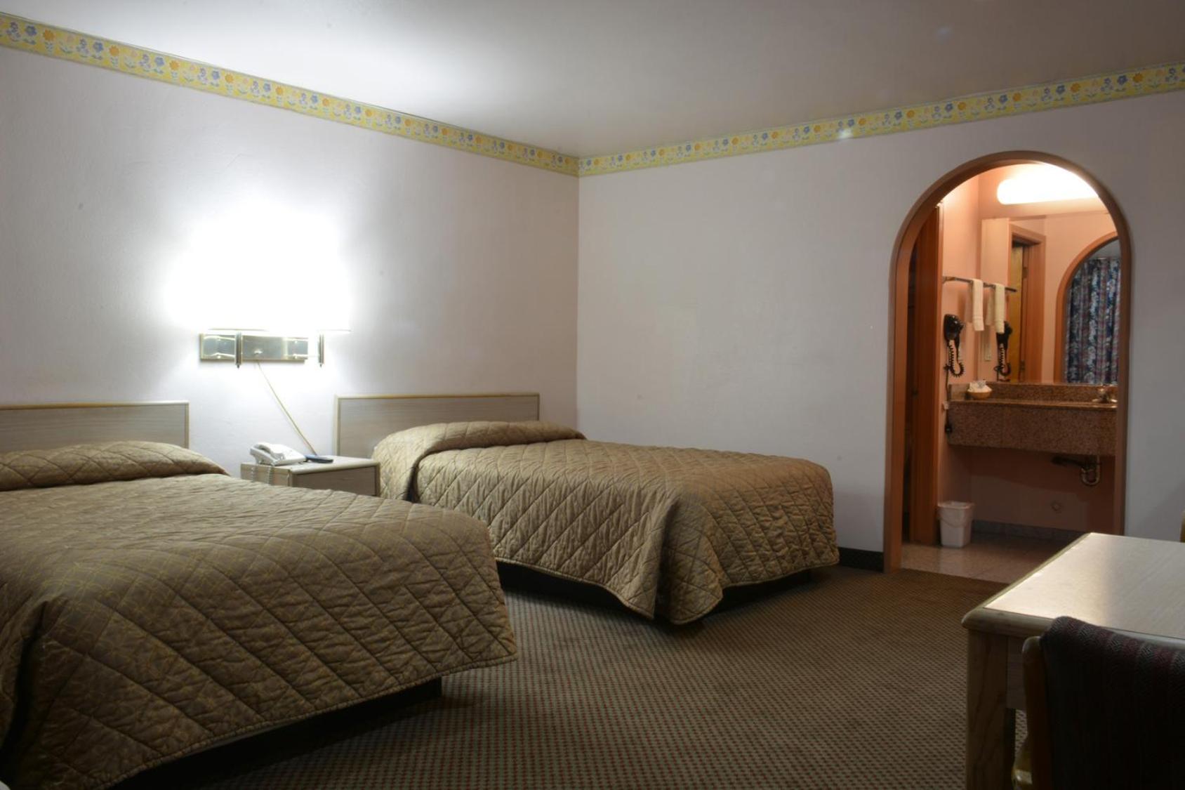 Double Room with Two Double Beds - Photo 4