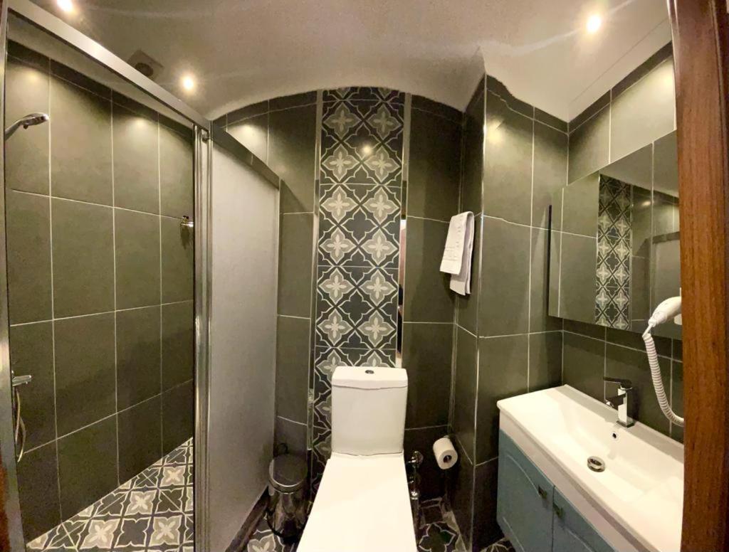 Budget Triple Room (No Window) photo 1