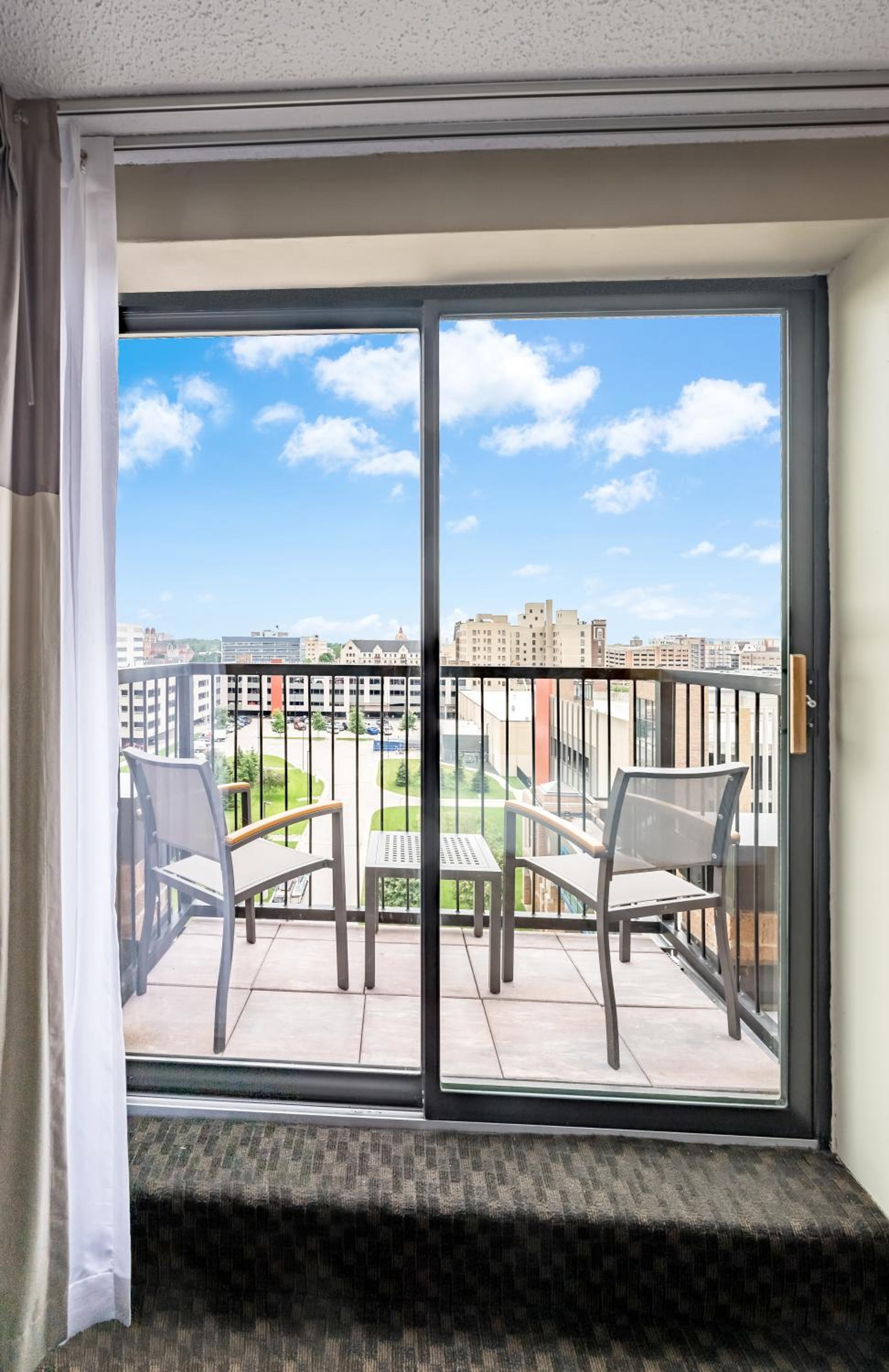 King Suite with Sofa Bed and Balcony - Photo 5