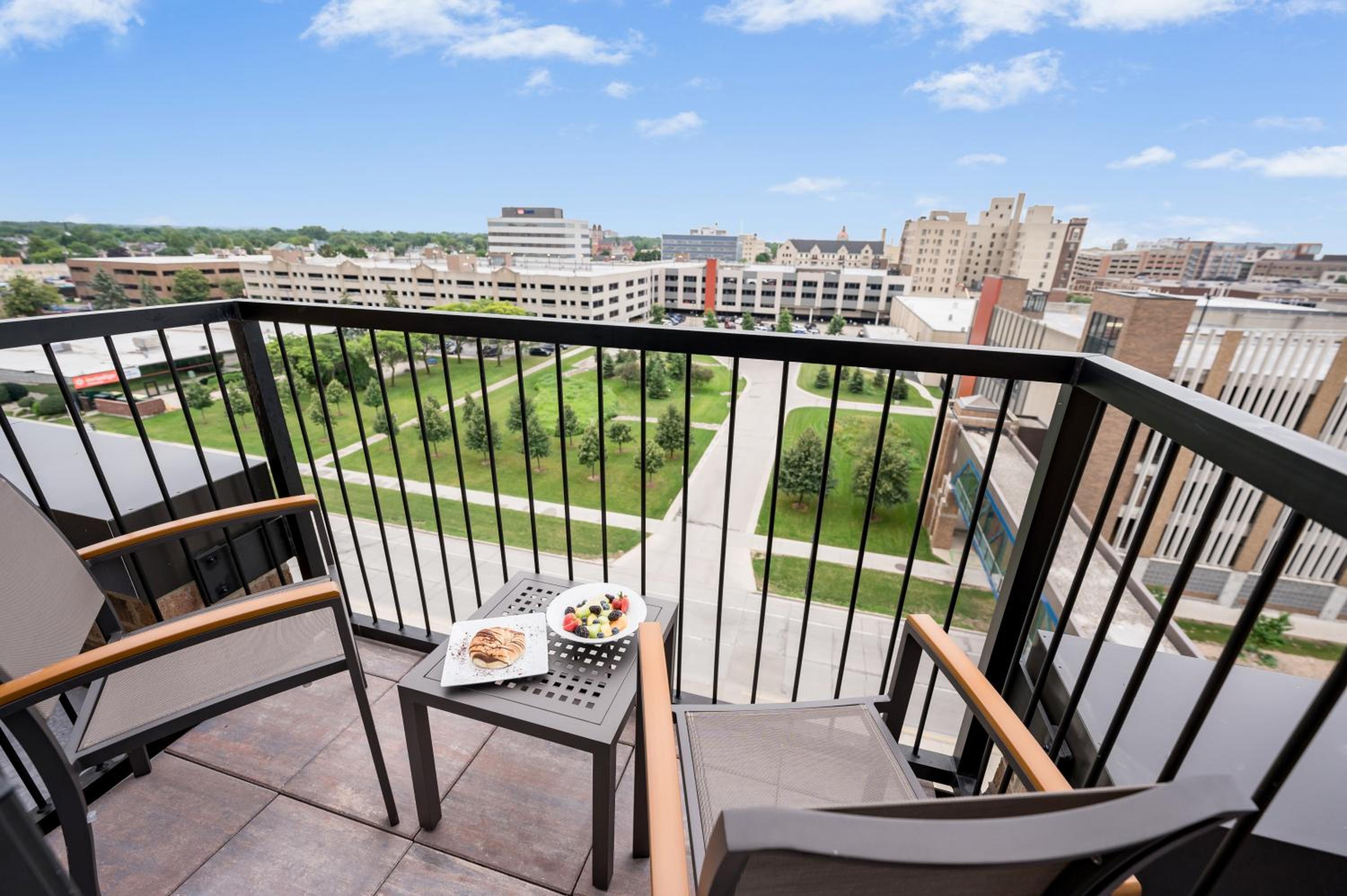 King Suite with Sofa Bed and Balcony - Photo 3