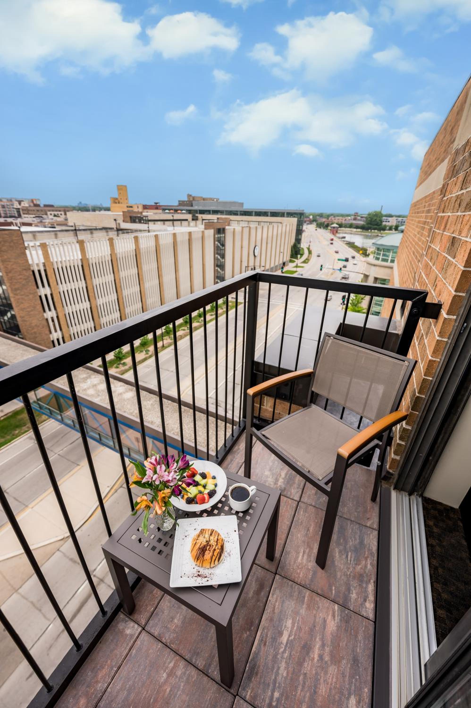 King Suite with Sofa Bed and Balcony - Photo 2