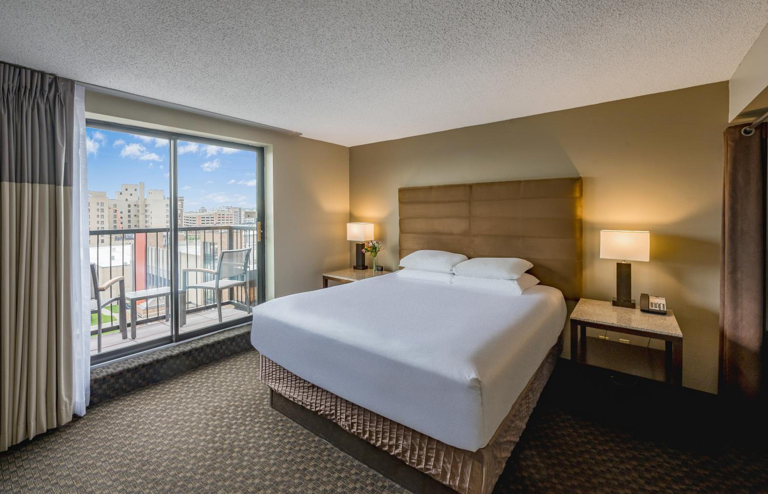 King Suite with Sofa Bed and Balcony - Photo 4