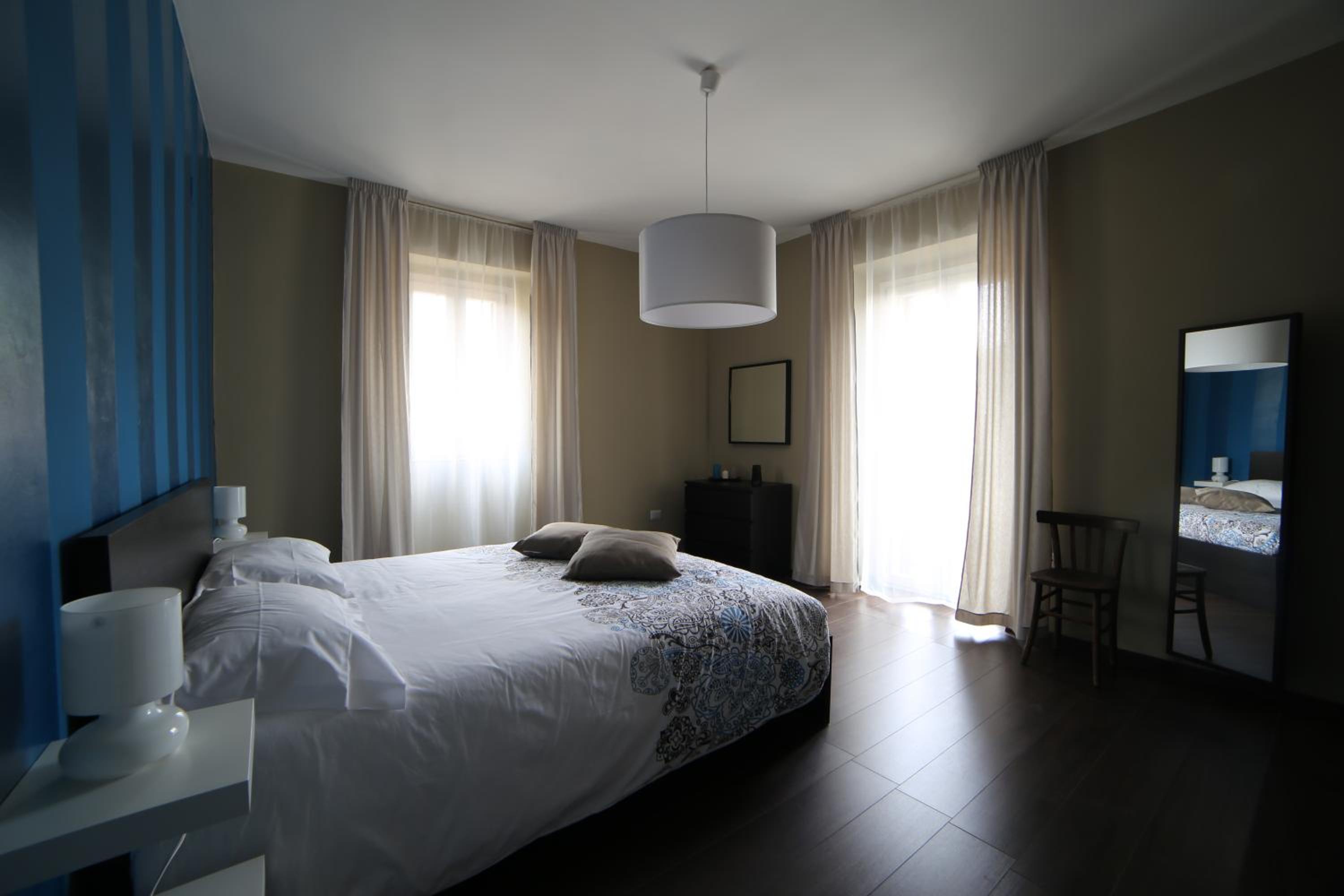 Three-Bedroom House - Photo 10