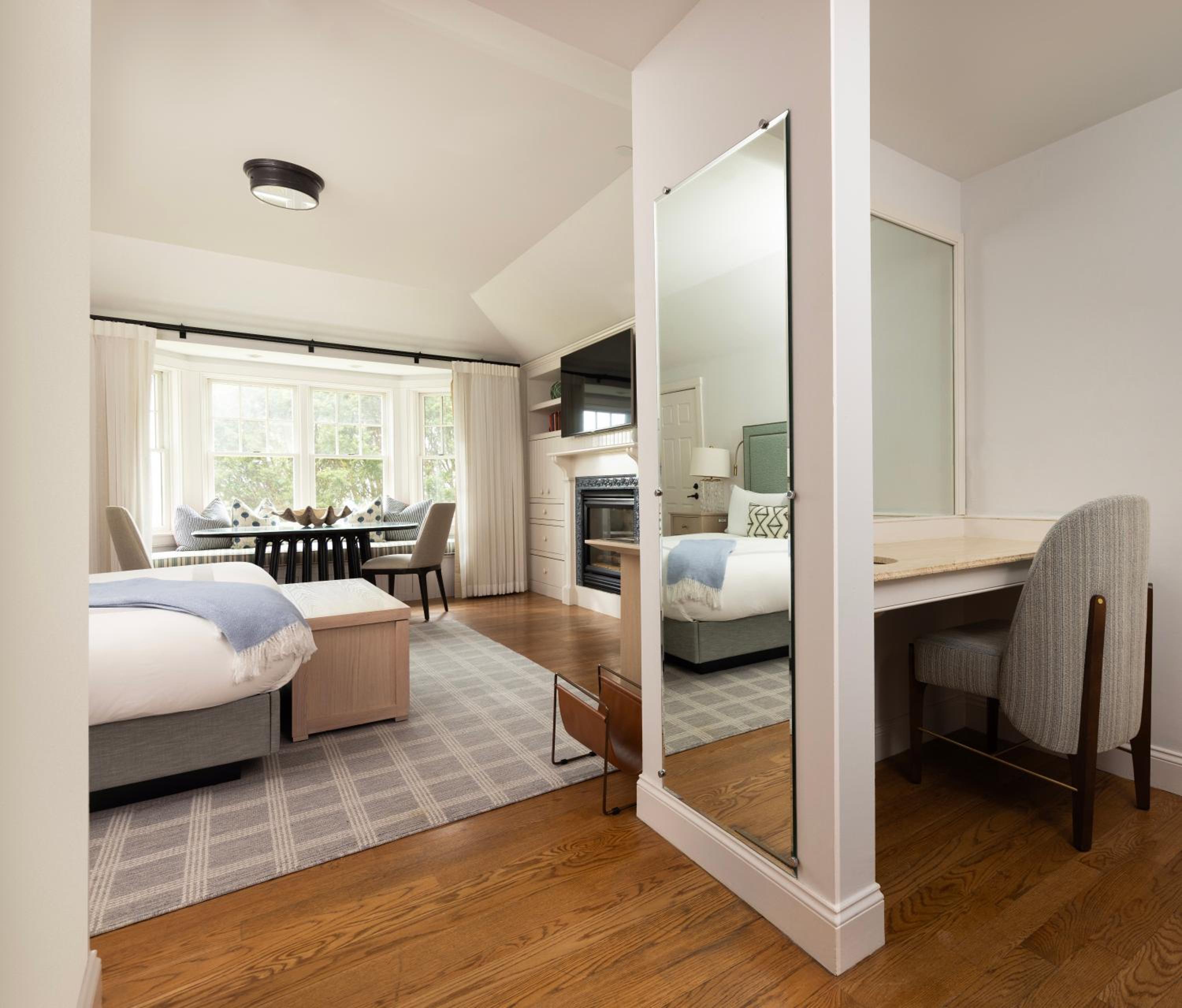 Deluxe King Cottage photo 3
