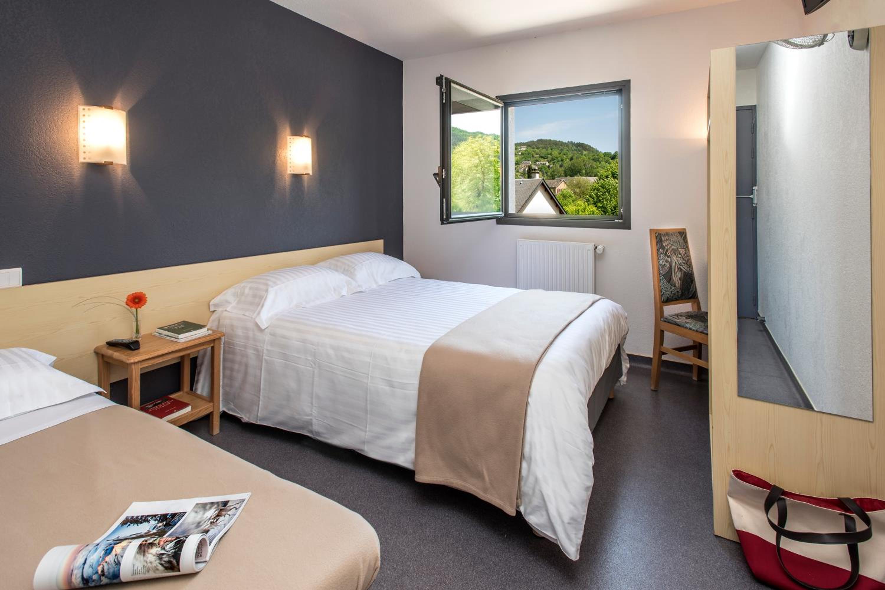 Triple Room 1 double and 1 single bed