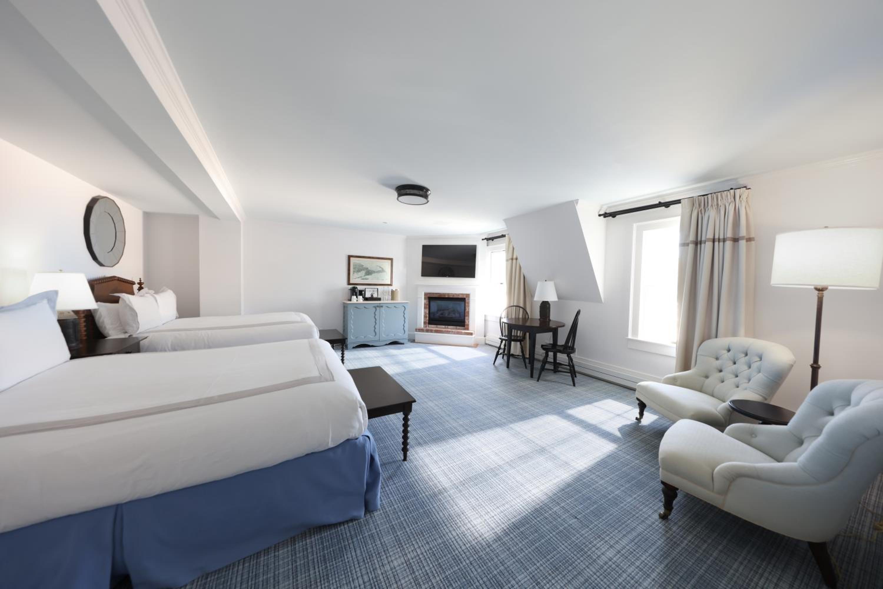 Deluxe Queen Room - Main Building