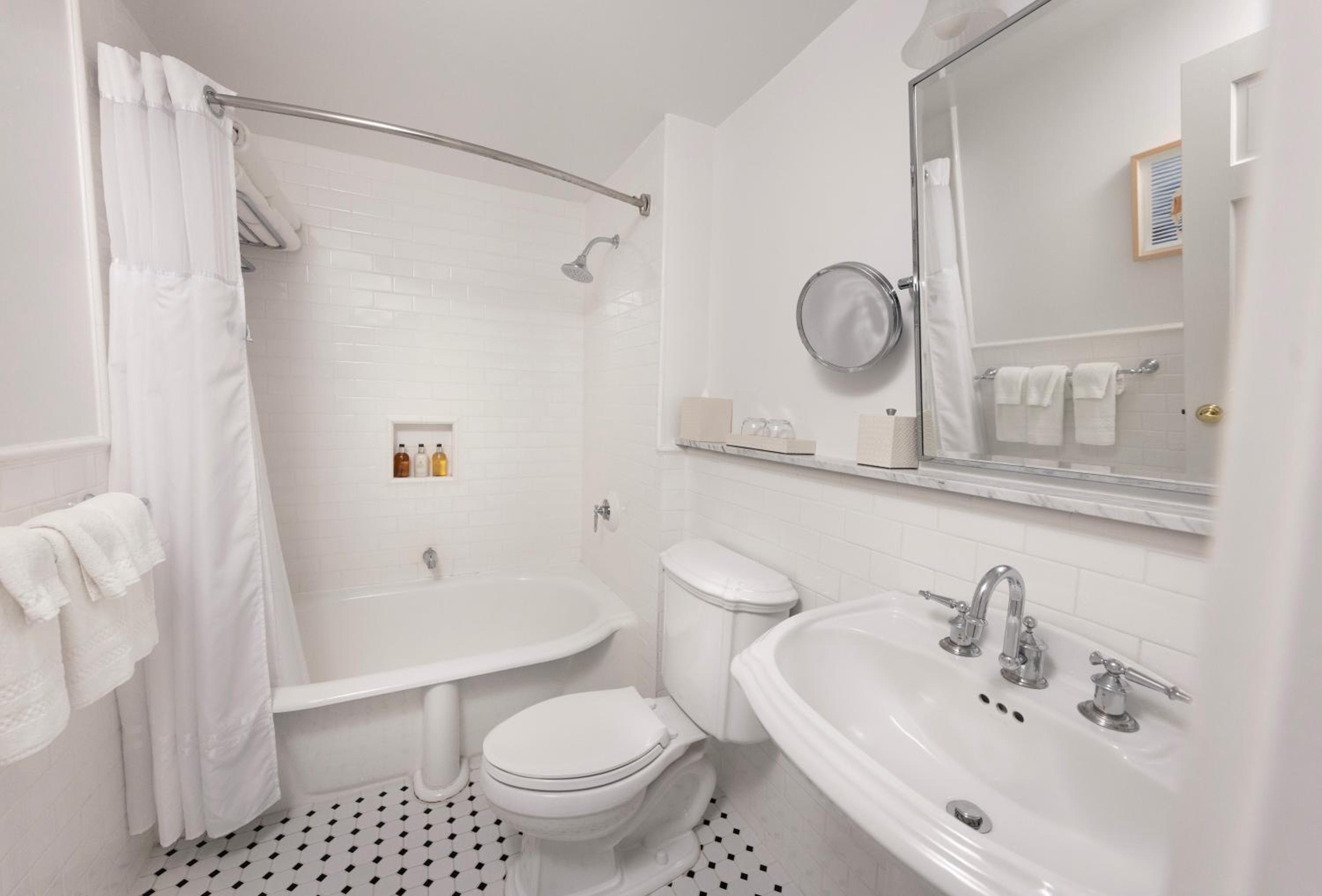 Deluxe Cottage Suite 2 Queen photo 1