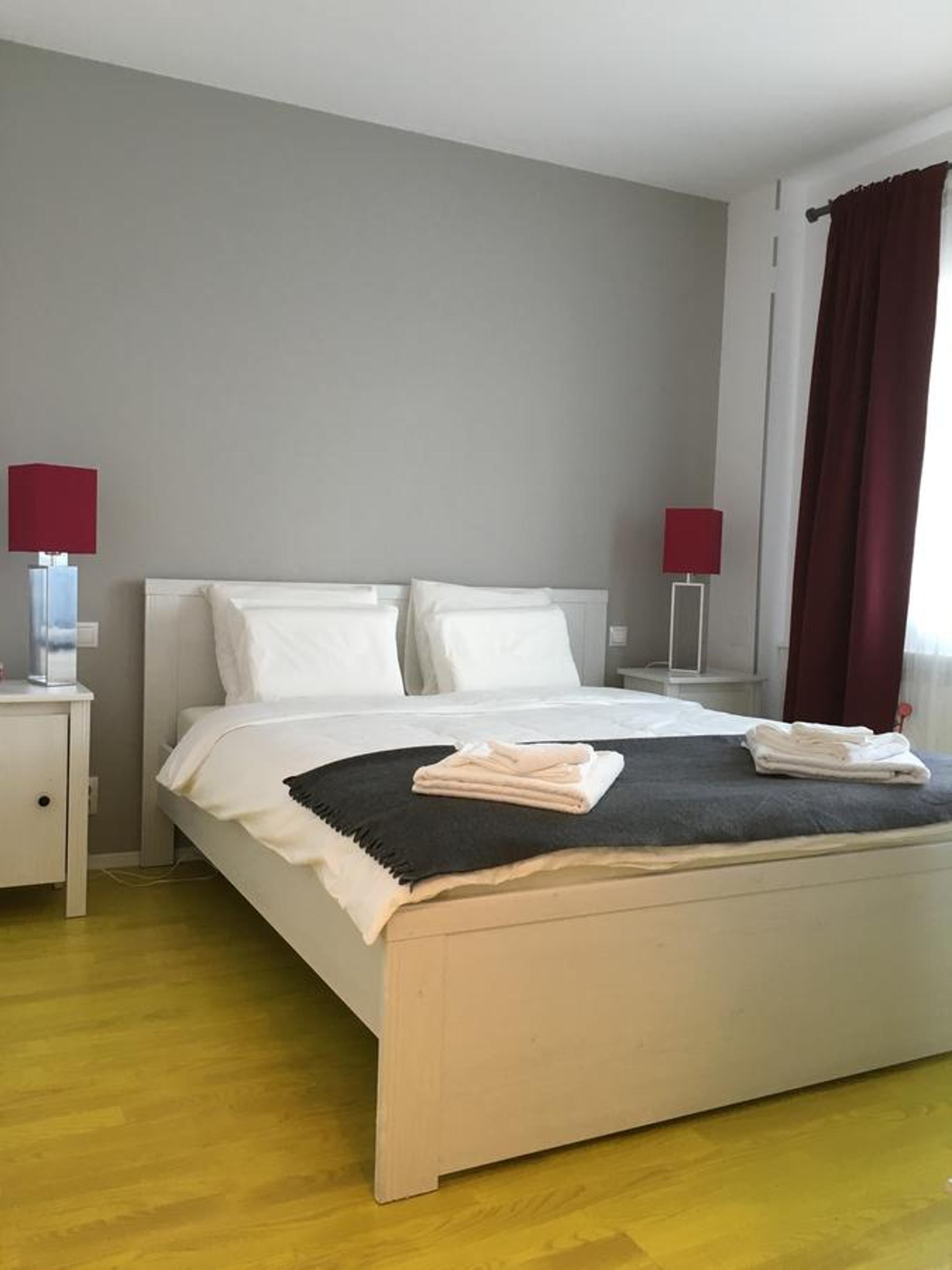 Two-Bedroom Apartment - Photo 31
