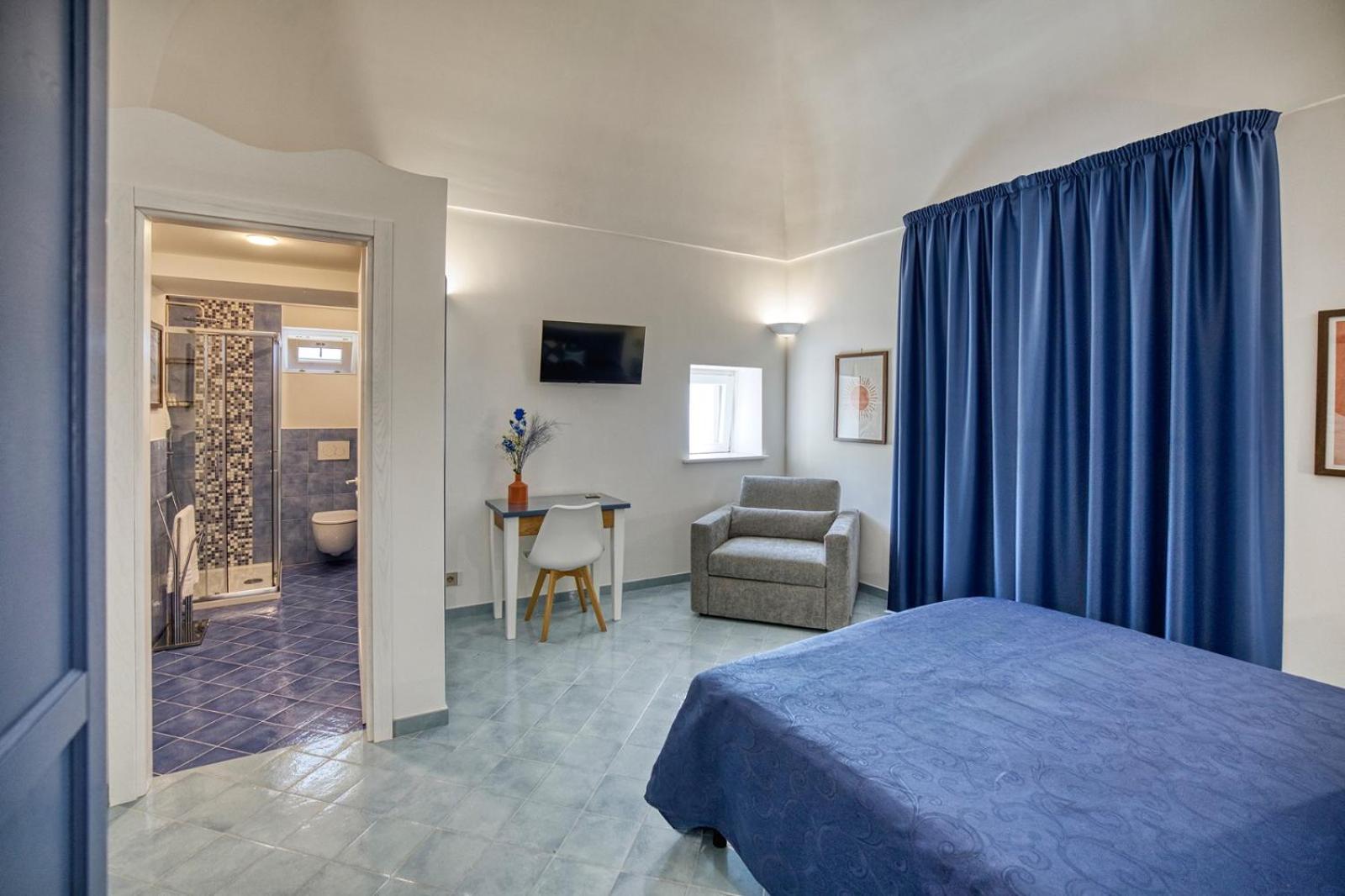 Triple Room with Private Bathroom photo 3