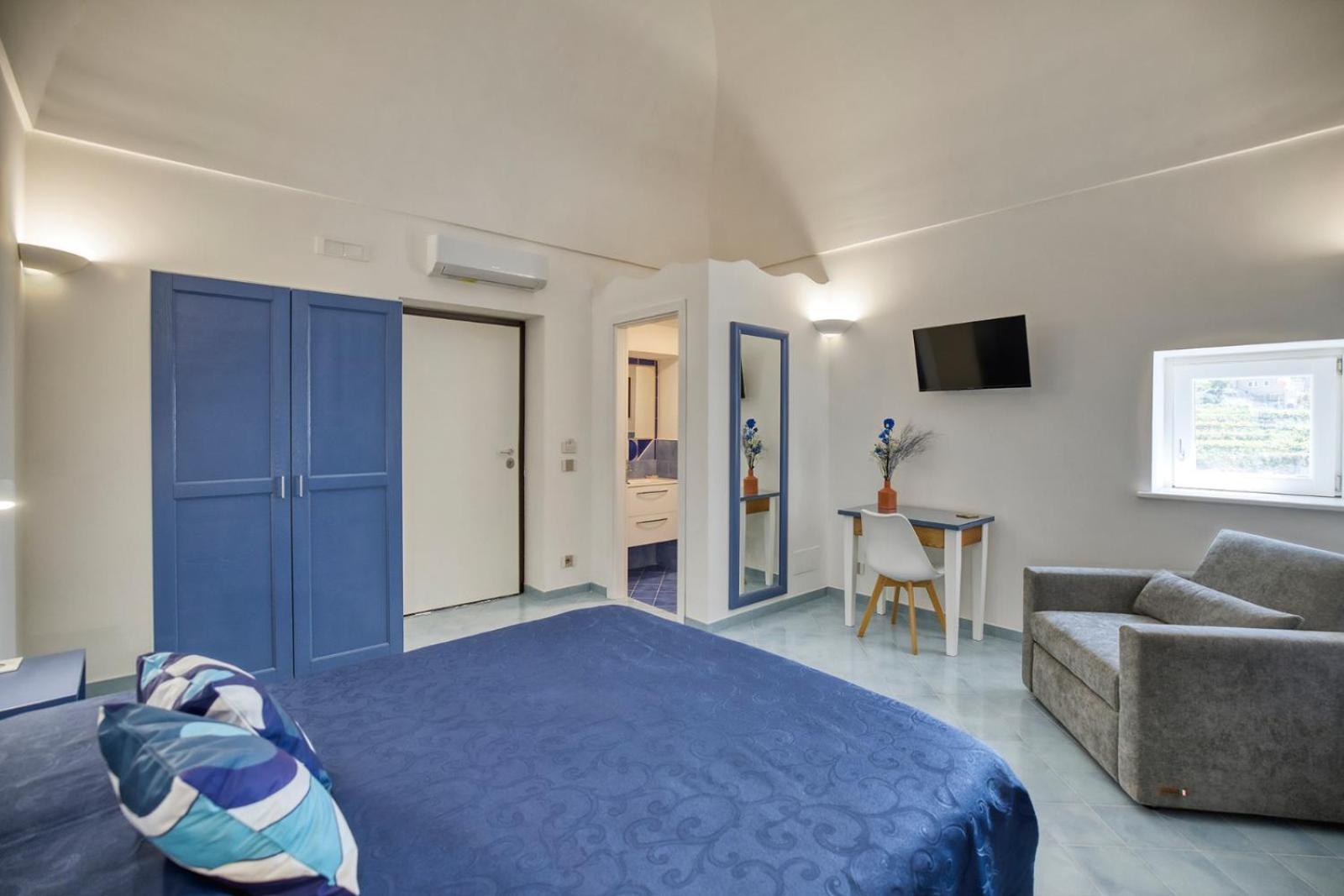 Triple Room with Private Bathroom photo 2