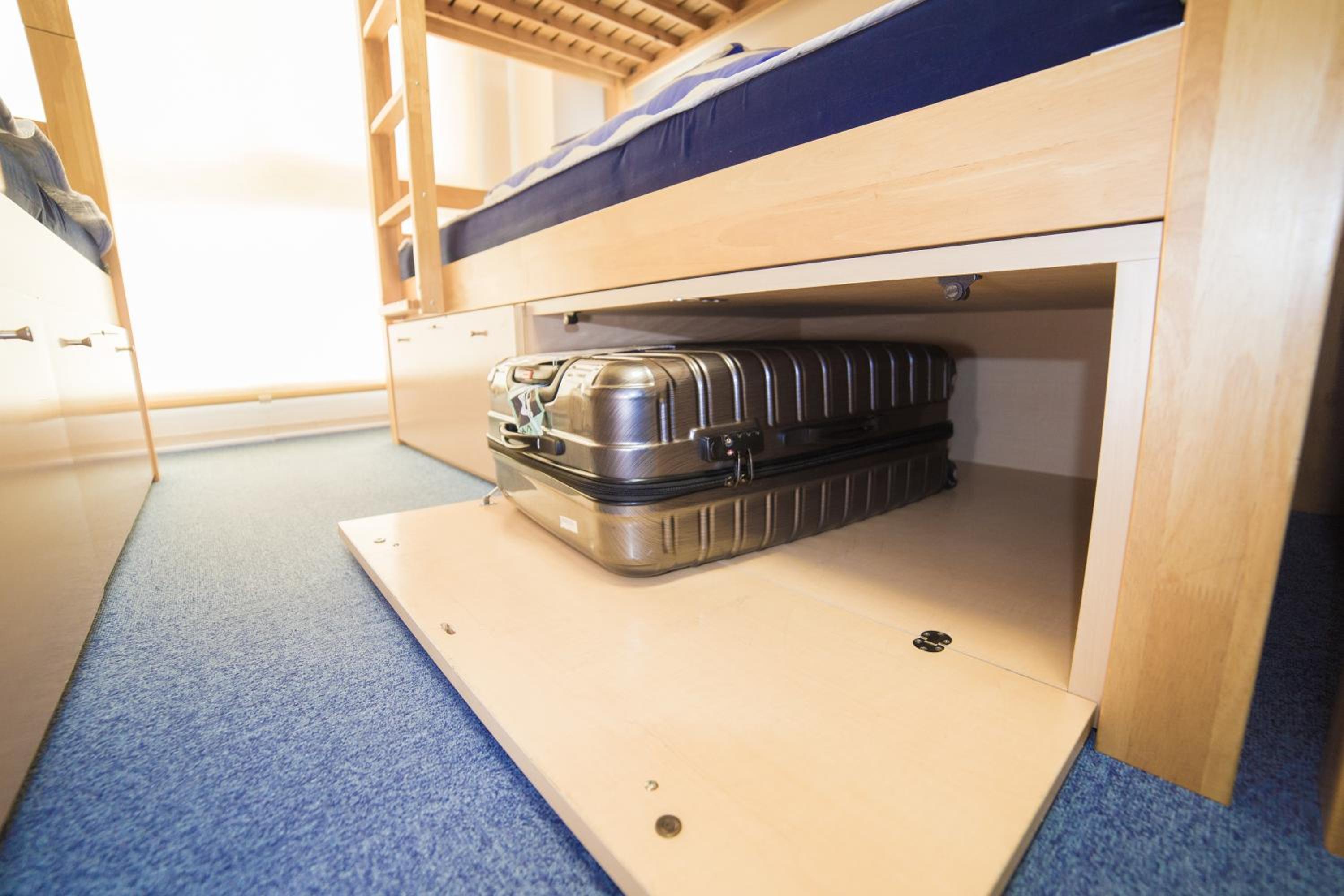 Bed in 8-Bed Mixed Dormitory Room photo 3