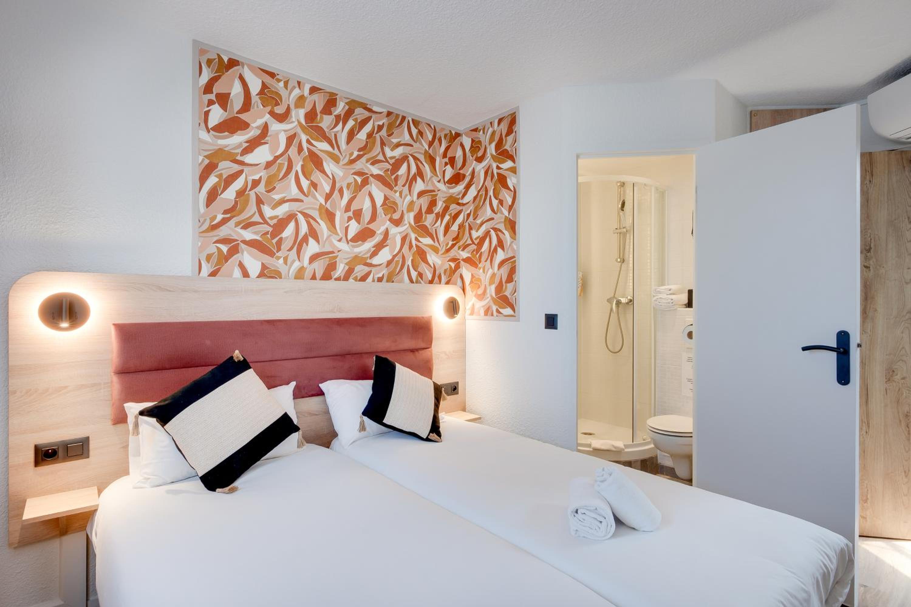 Standard Twin Room - Non-Smoking photo 2