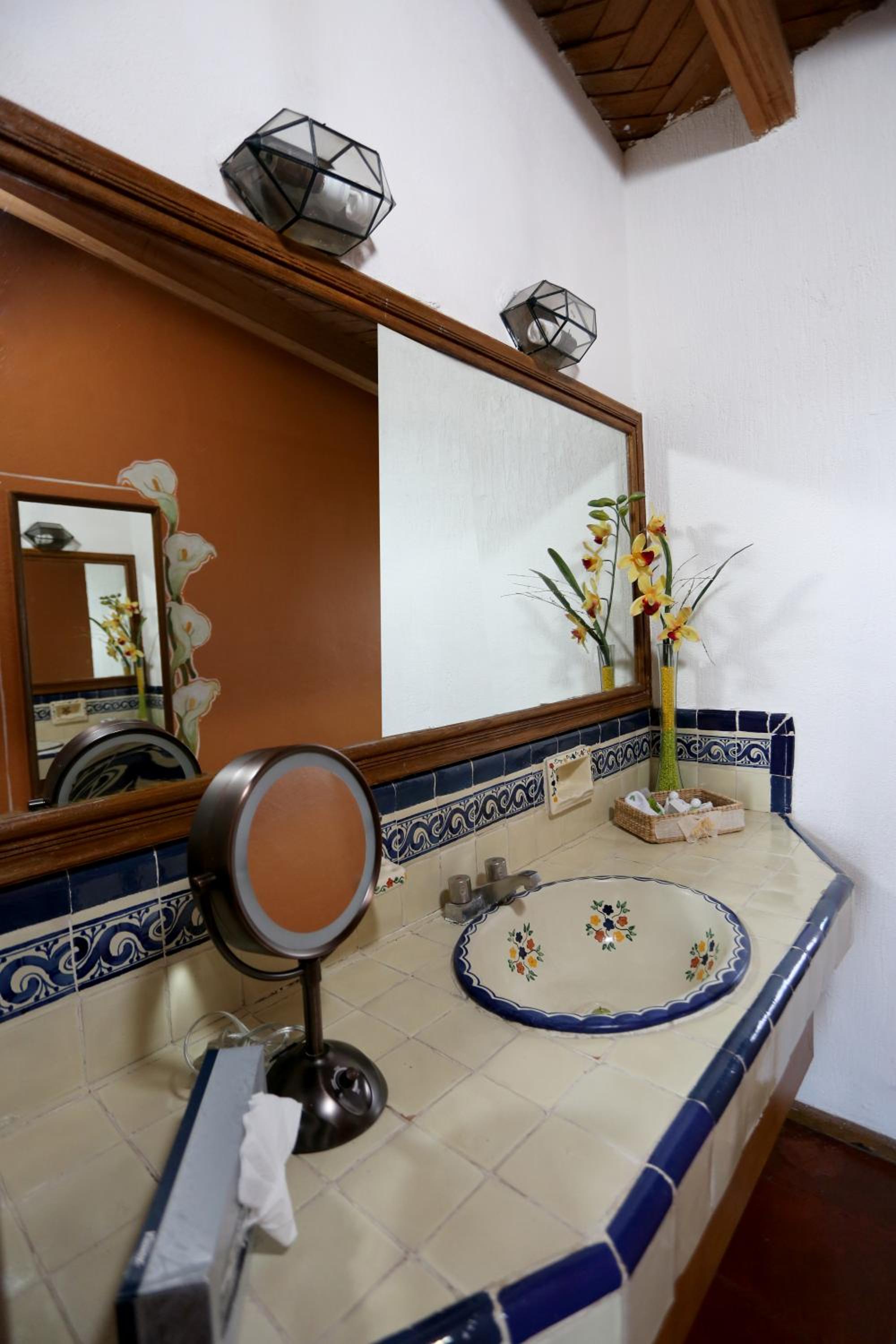 Standard Queen Room - Photo 2