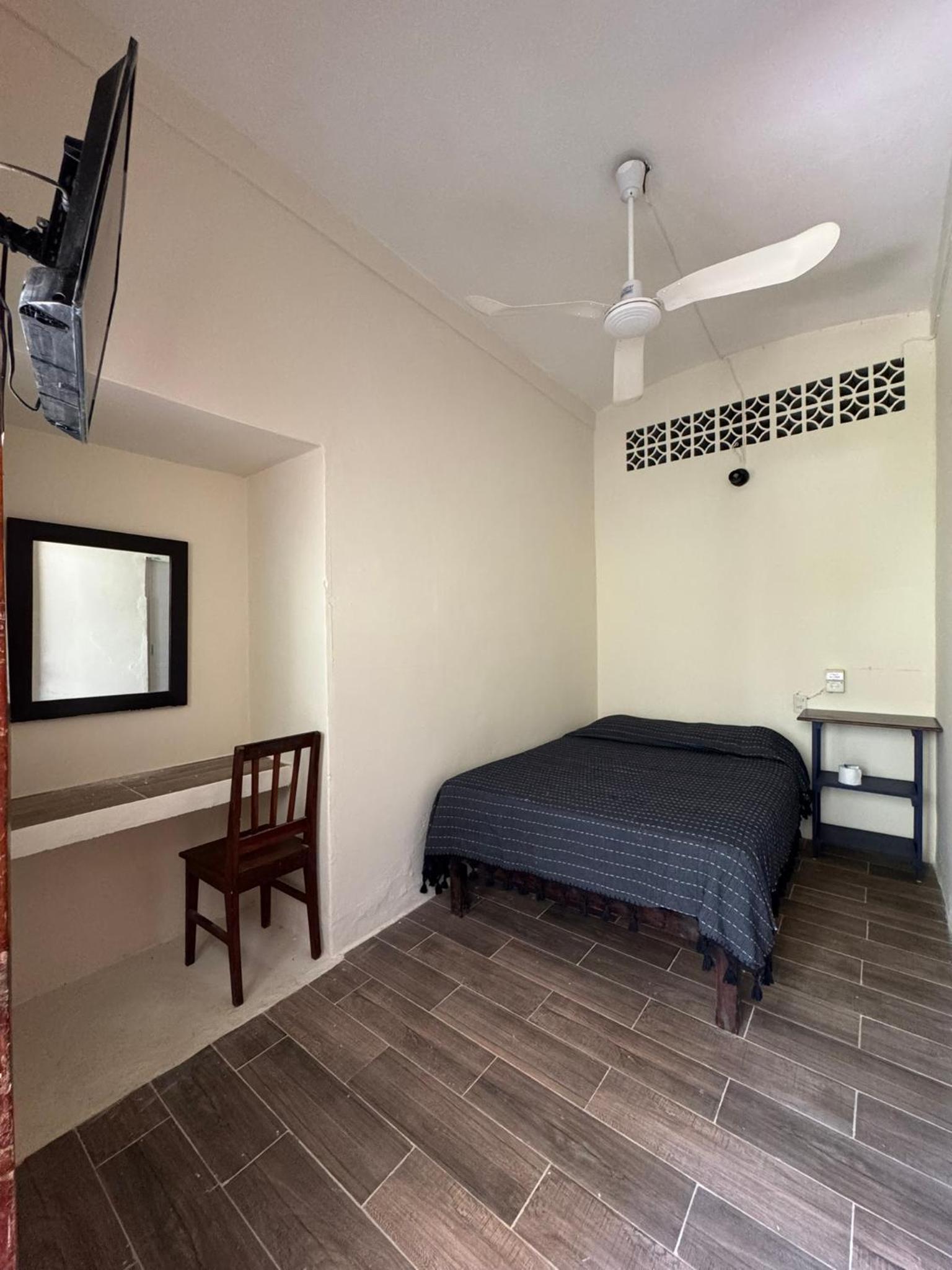 Standard Double Room with Fan - Photo 2