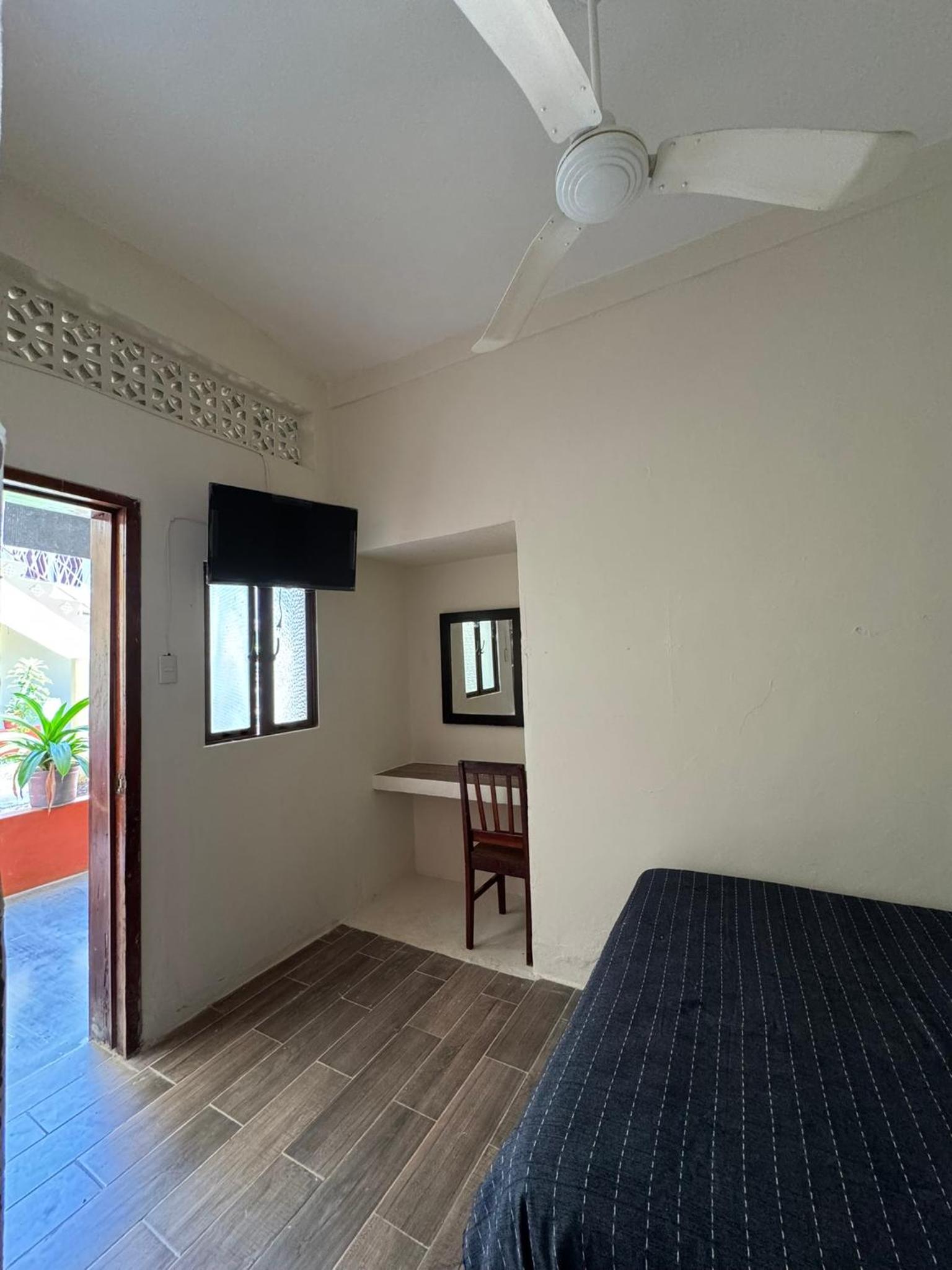 Standard Double Room with Fan - Photo 3